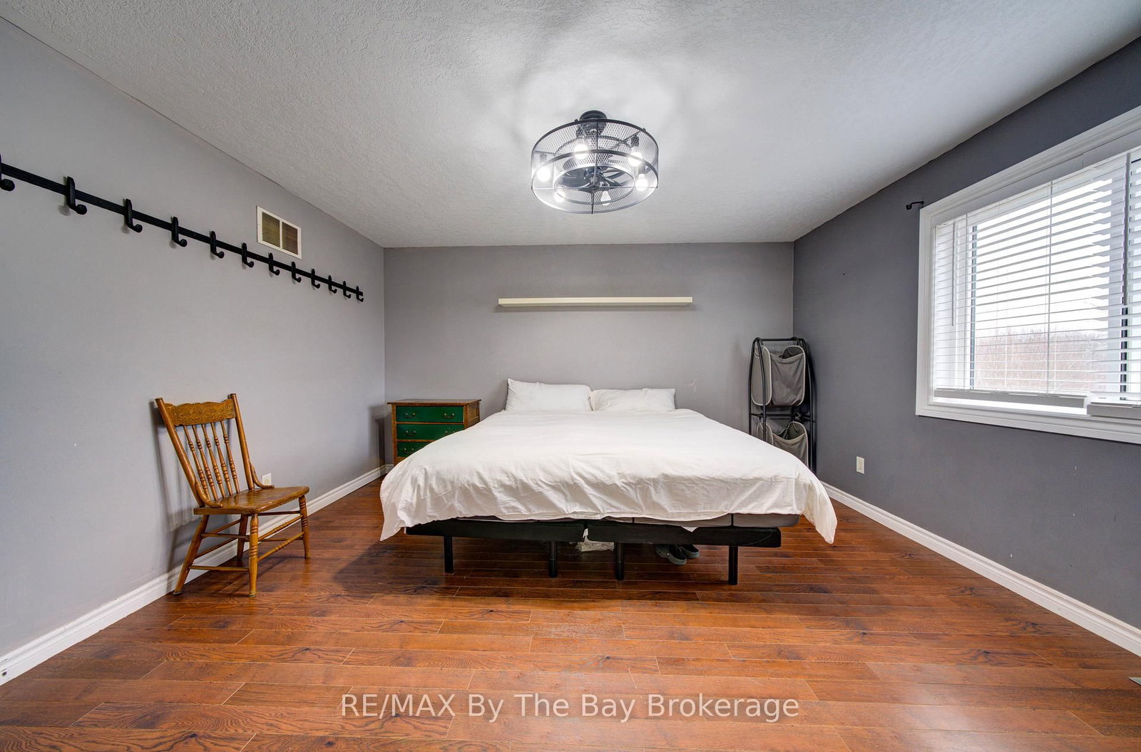 Detached House for sale at 229 Atkinson Street, Clearview, Ontario, L0M 1S0 - Stayner - MLS: S12989364