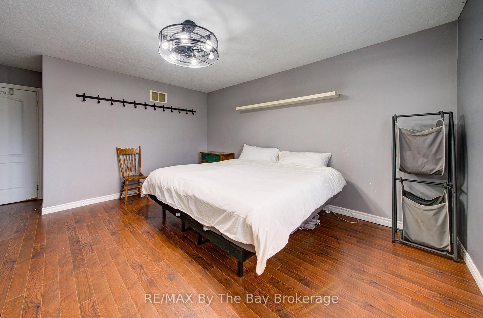 Detached House for sale at 229 Atkinson Street, Clearview, Ontario, L0M 1S0 - Stayner - MLS: S12989364