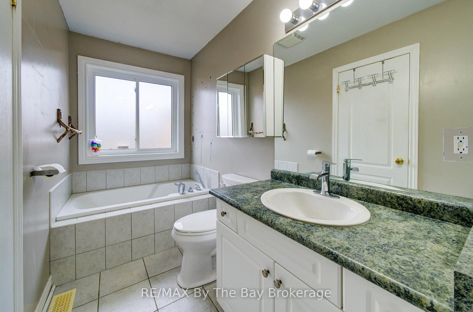 Detached House for sale at 229 Atkinson Street, Clearview, Ontario, L0M 1S0 - Stayner - MLS: S12989364