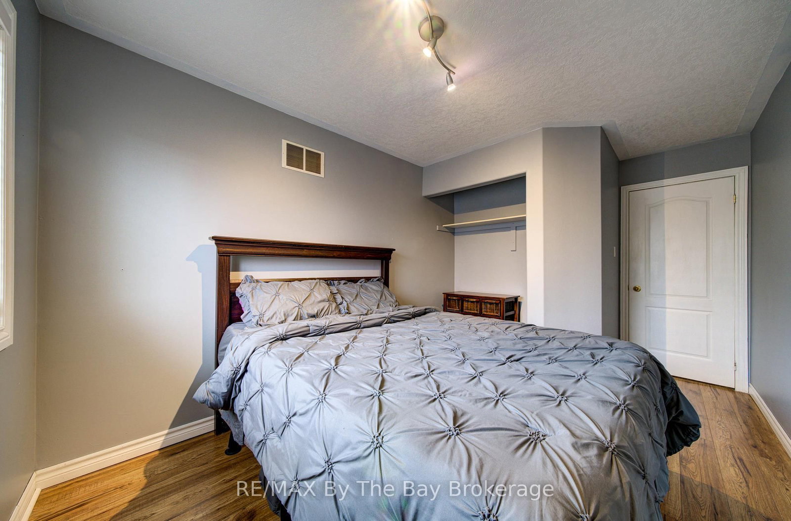 Detached House for sale at 229 Atkinson Street, Clearview, Ontario, L0M 1S0 - Stayner - MLS: S12989364