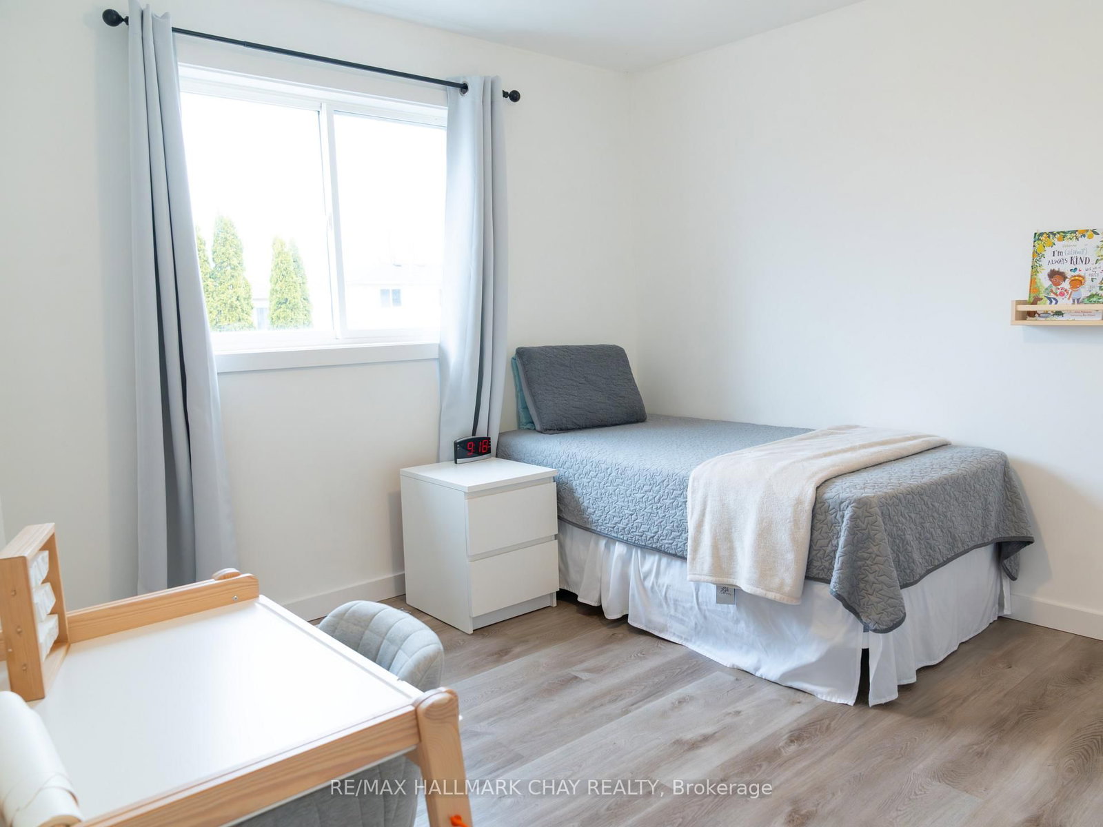 Detached House for sale at 163 Columbia Road, Barrie, Ontario, L4N 8E3 - Holly - MLS: S12989794