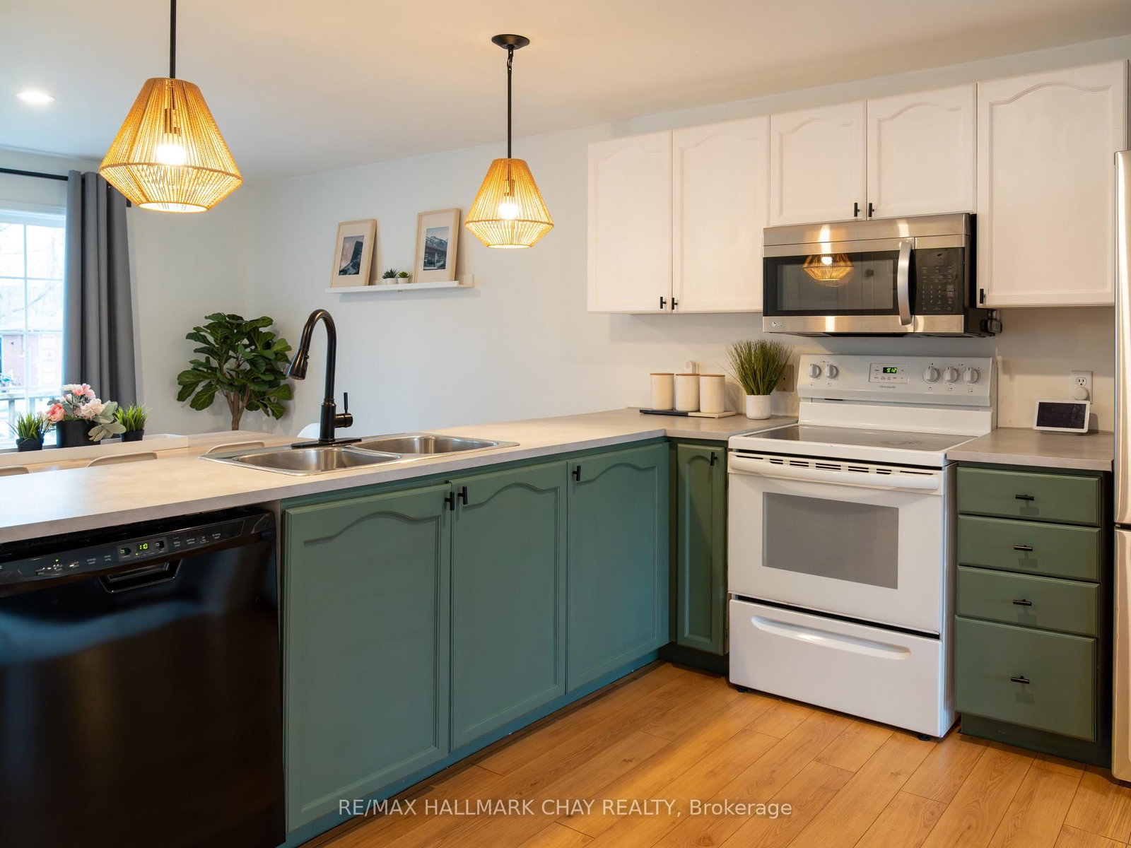 Detached House for sale at 163 Columbia Road, Barrie, Ontario, L4N 8E3 - Holly - MLS: S12989794