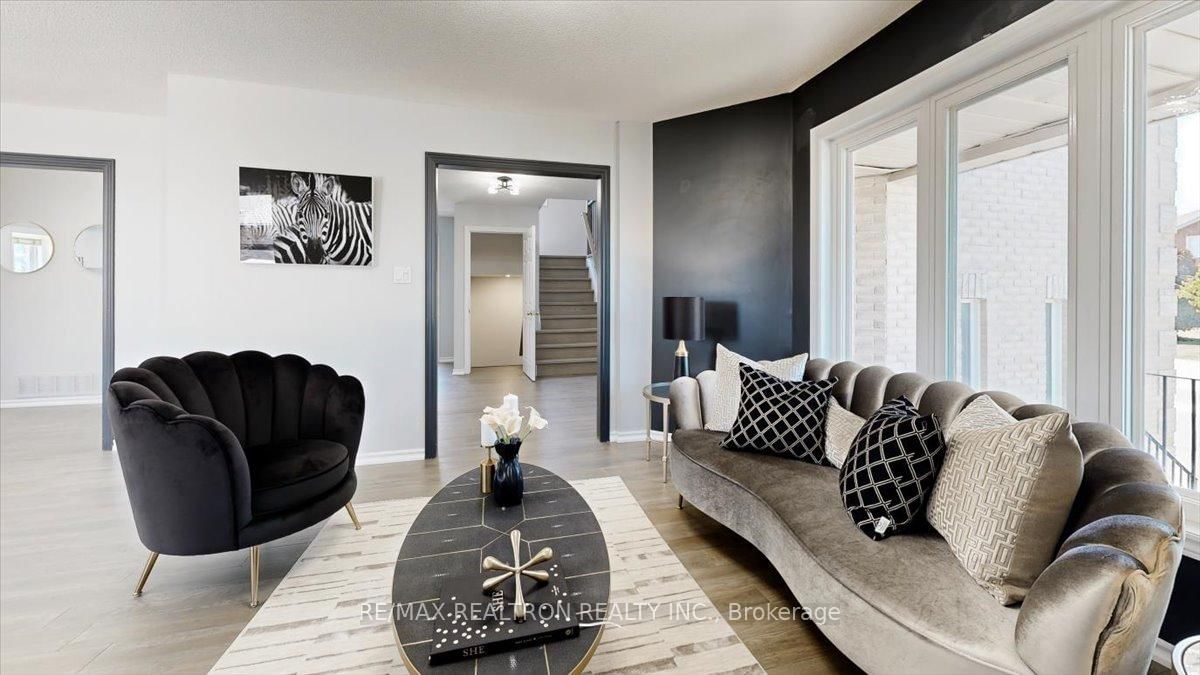 Detached House for sale at 19 Tamarack Trail, Barrie, Ontario, L4N 9S1 - Bayshore - MLS: S12990004