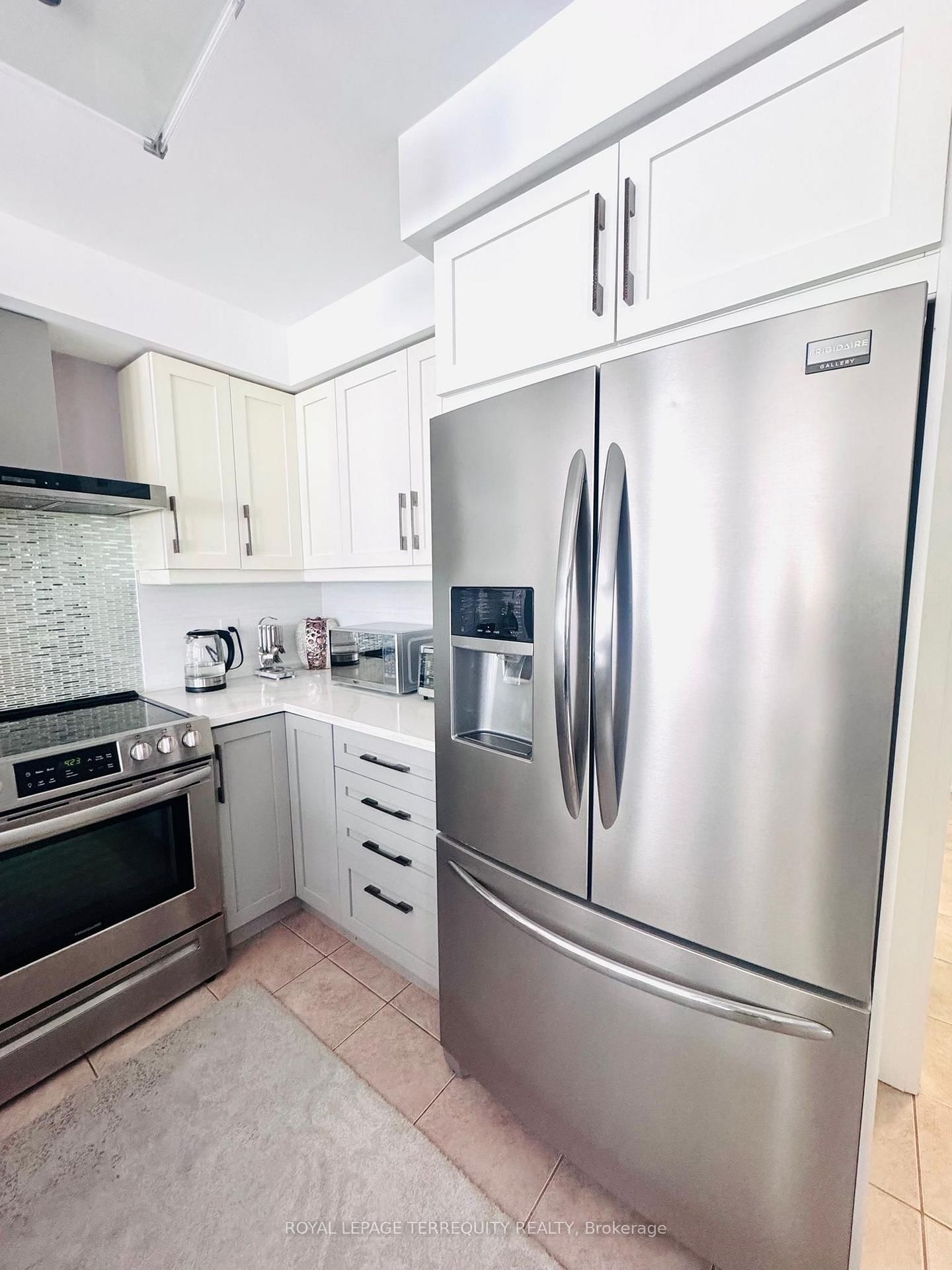 Detached House for sale at 25 Jagges Drive, Barrie, Ontario, L4N 0W9 - Edgehill Drive - MLS: S12990296