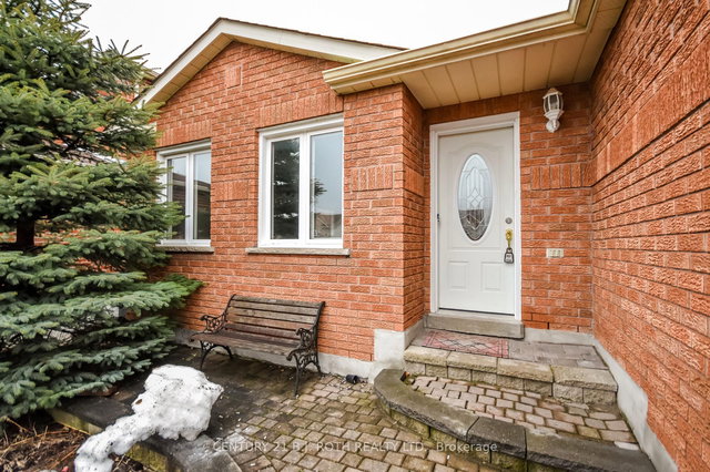 Upper - 51 Mcdougall Drive