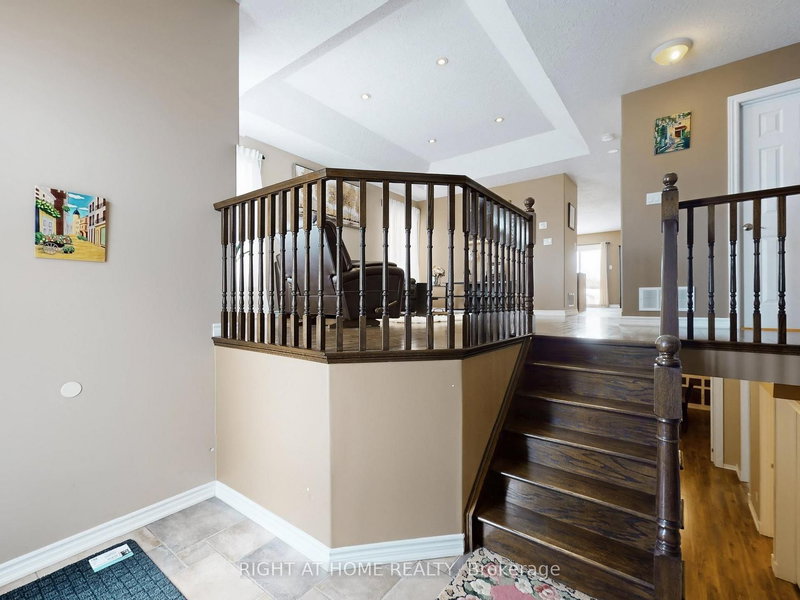 204 Proclamation Dr, Barrie, L4N 0Y9 | Image 3