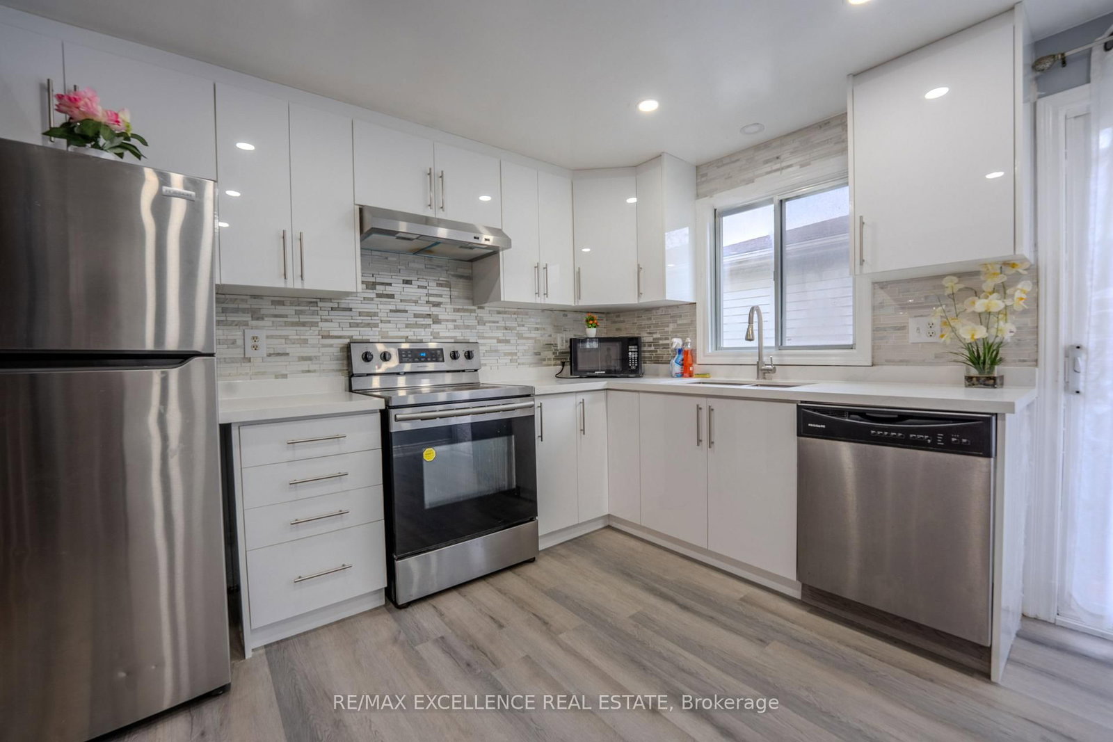 Detached House for sale at 3 Hickling Trail, Barrie, Ontario, L4M 5V7 - Grove East - MLS: S12991234