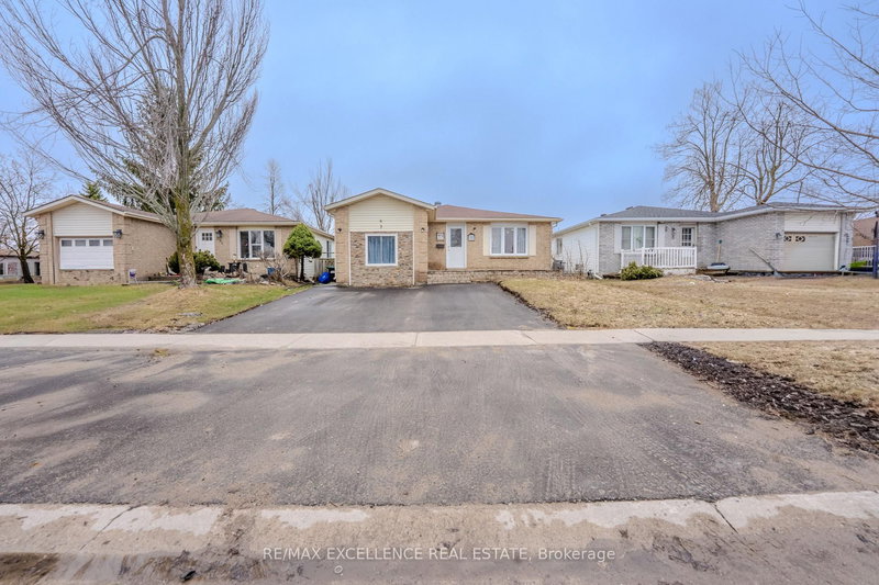 3 Hickling Tr, Barrie, L4M 5V7 | Image 2