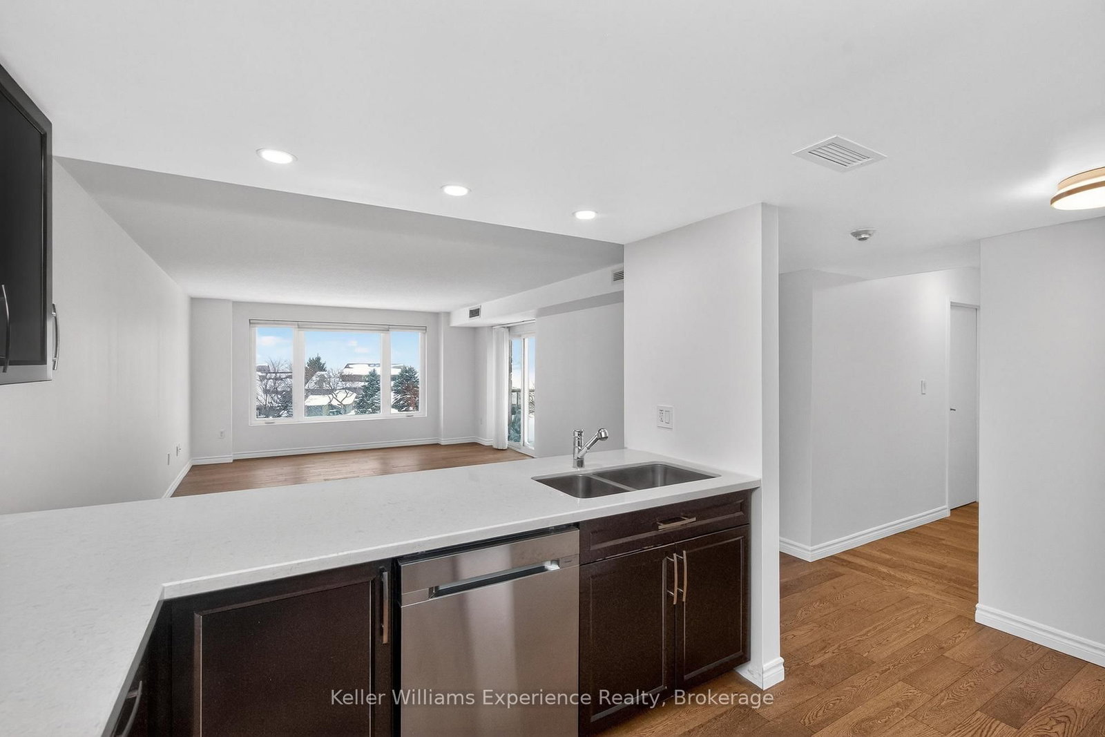 11 Beck Boulevard, Unit 404 - Photo 6