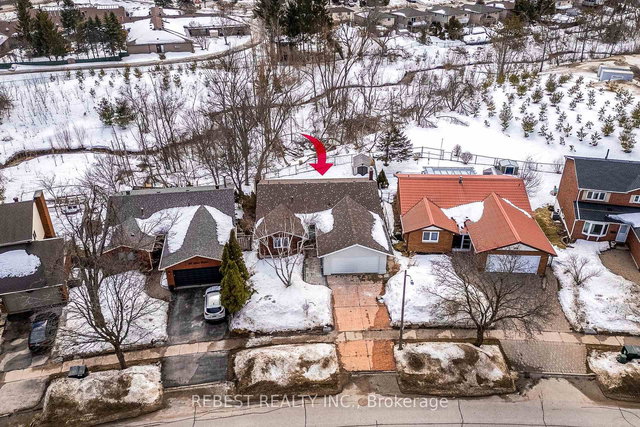 Main Floor - 92 LILLIAN Crescent