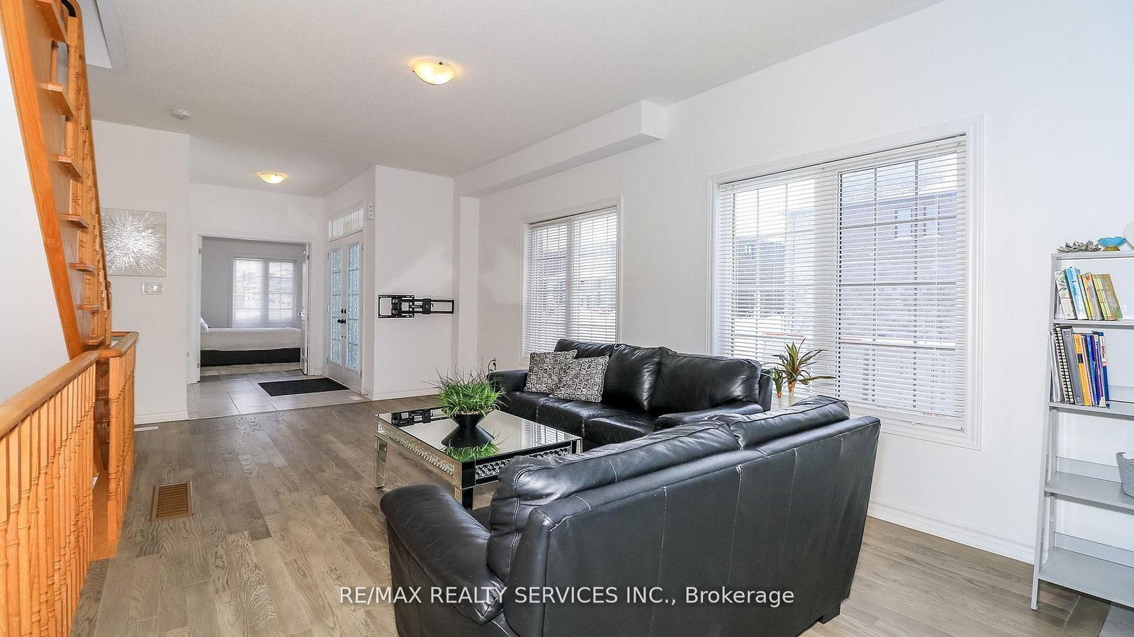 Detached House for sale at 1 Harvest Crescent, Barrie, Ontario, L9J 0T3 - Rural Barrie Southeast - MLS: S12991616