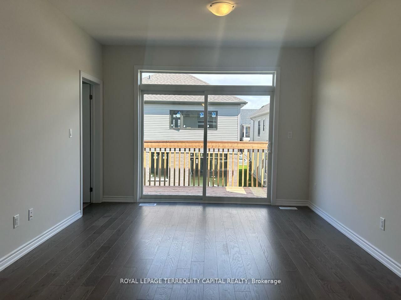 26 Valleybrook Road, Unit Upper - Photo 11