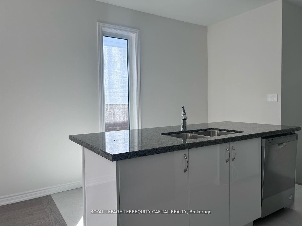26 Valleybrook Road, Unit Upper - Photo 12