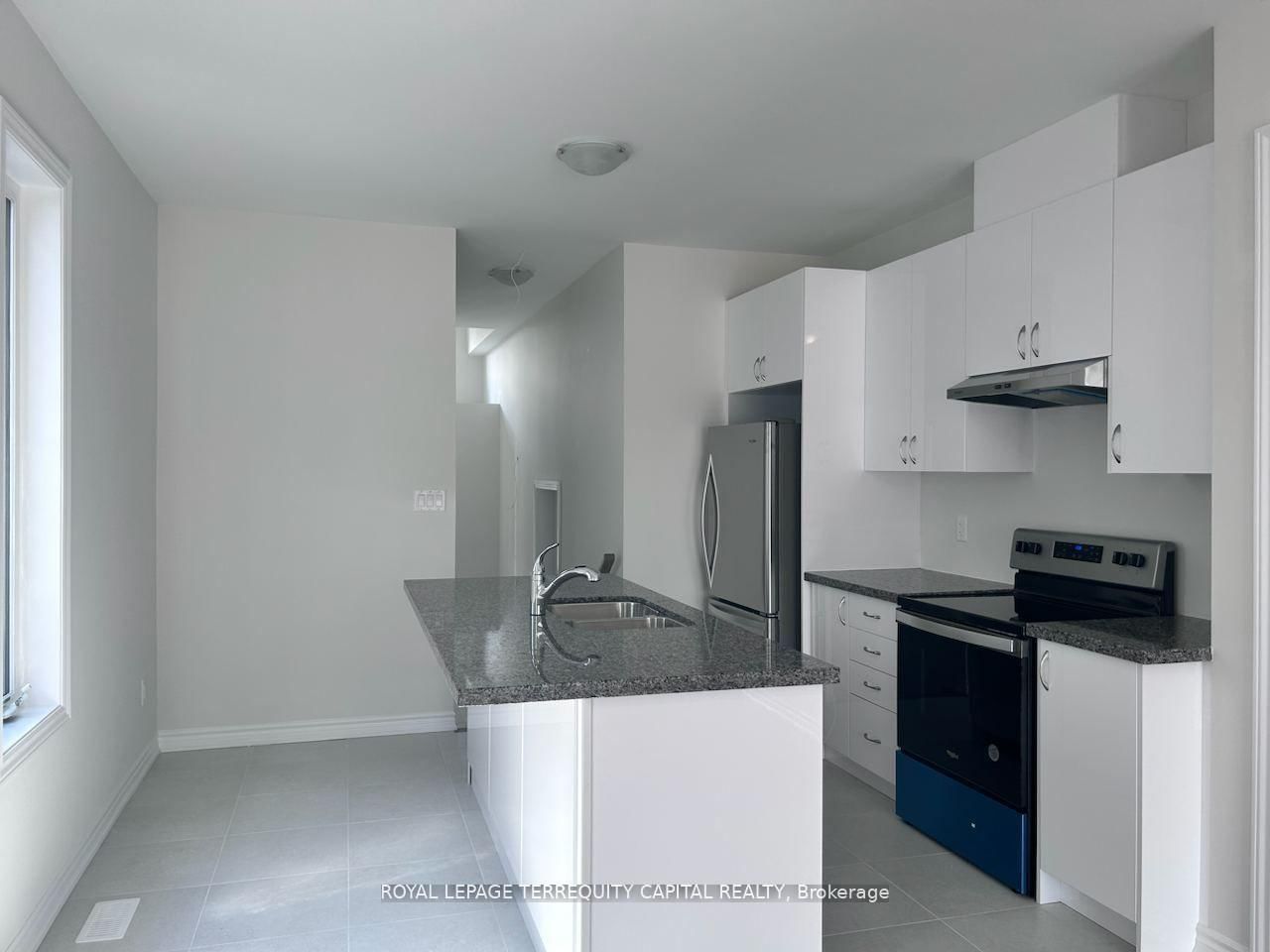 26 Valleybrook Road, Unit Upper - Photo 13