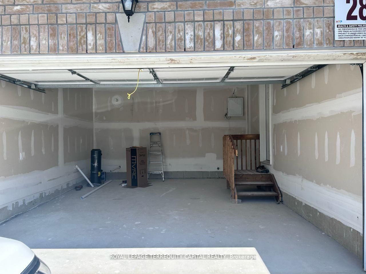 26 Valleybrook Road, Unit Upper - Photo 17