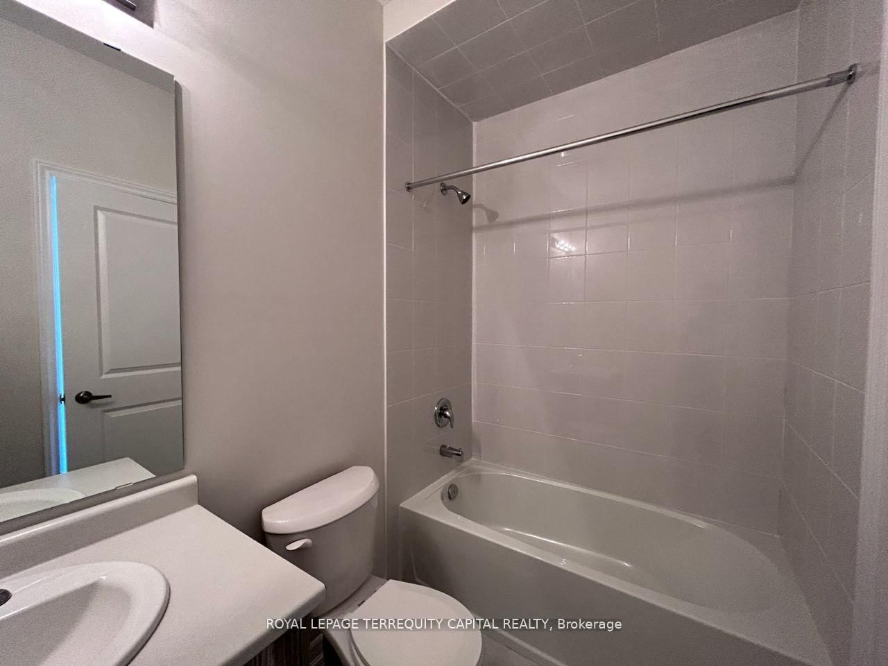 26 Valleybrook Road, Unit Upper - Photo 4