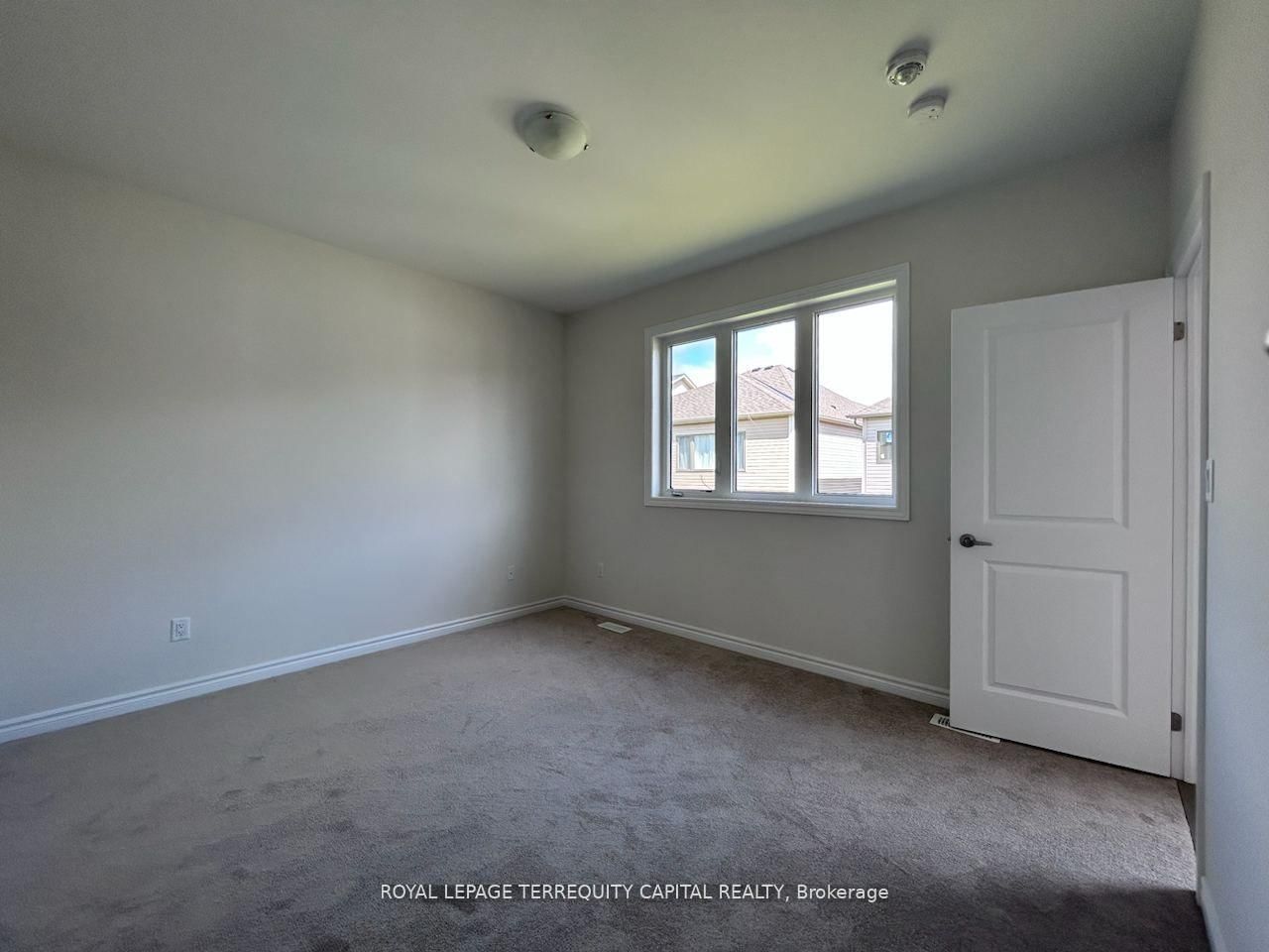 26 Valleybrook Road, Unit Upper - Photo 5