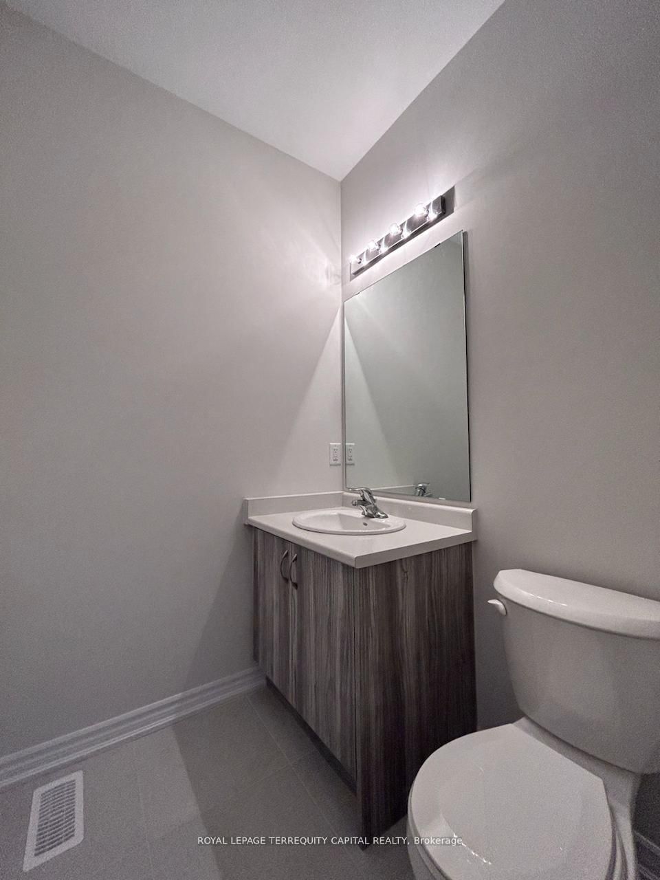 26 Valleybrook Road, Unit Upper - Photo 6