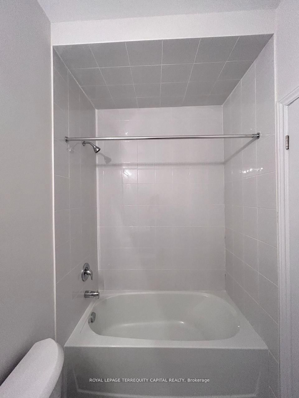 26 Valleybrook Road, Unit Upper - Photo 7