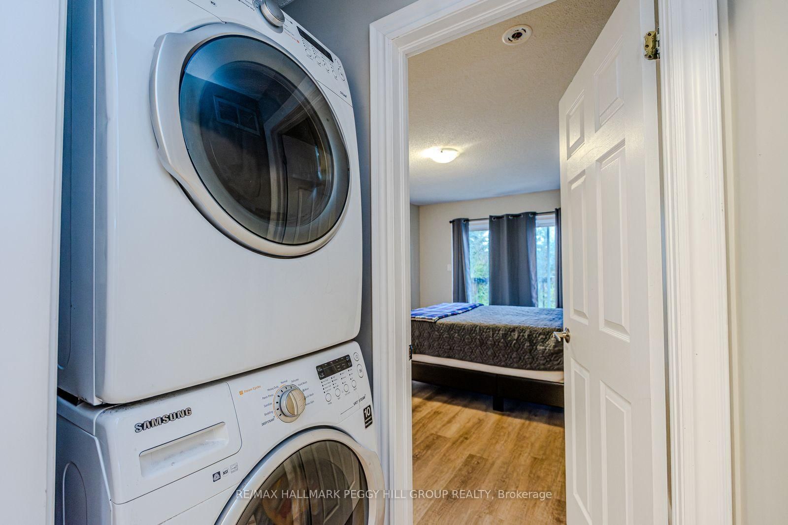 Detached House for sale at 30 Hewitt Place, Barrie, Ontario, L4M 7B3 - Georgian Drive - MLS: S12992710