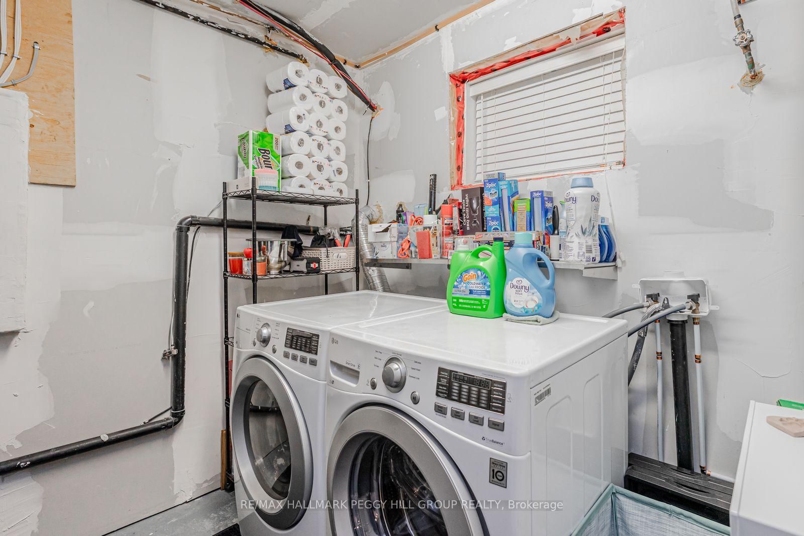 Detached House for sale at 30 Hewitt Place, Barrie, Ontario, L4M 7B3 - Georgian Drive - MLS: S12992710