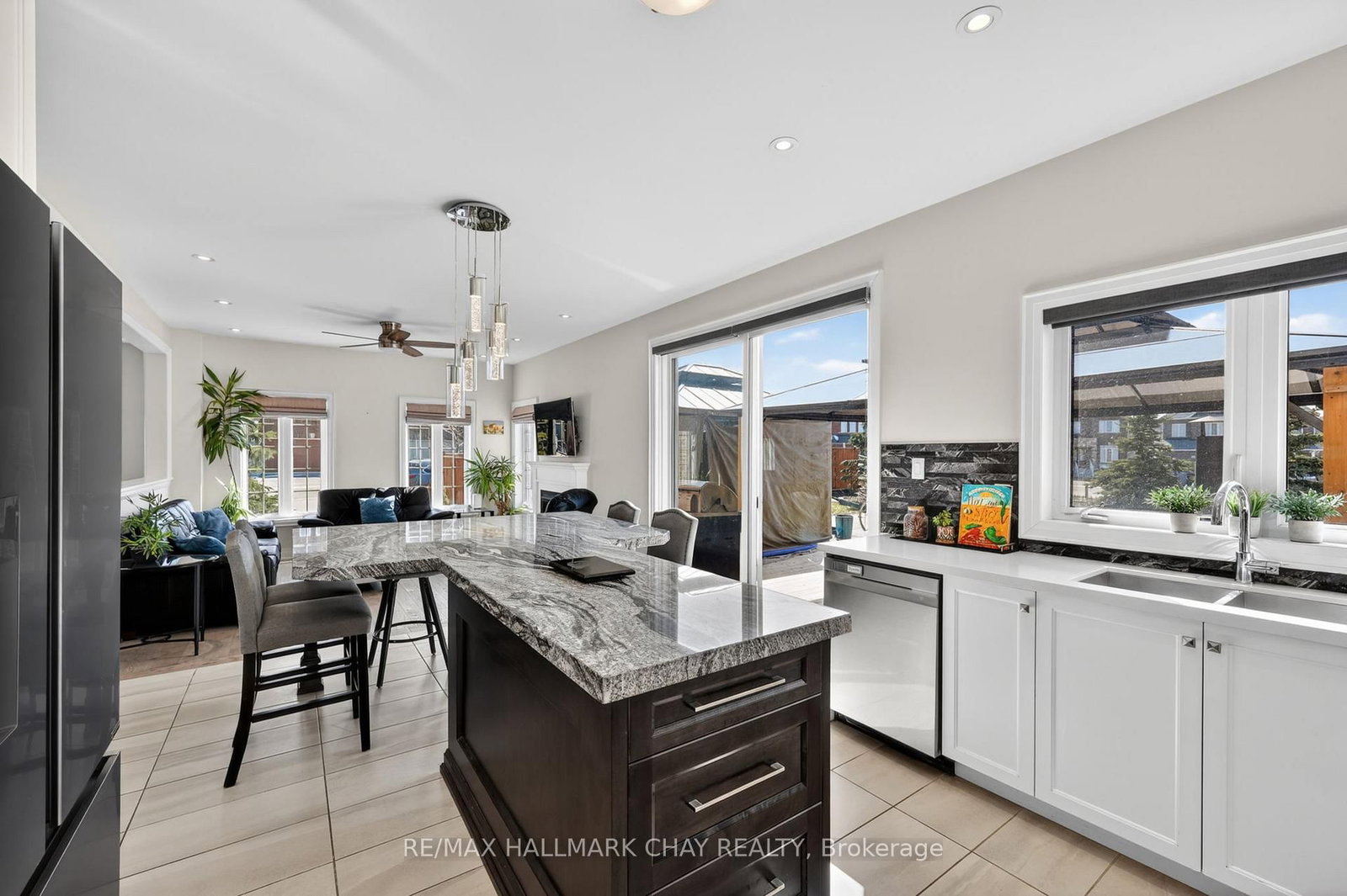 Detached House for sale at 2 Cypress Point Street, Barrie, Ontario, L4N 6J9 - Holly - MLS: S12992724