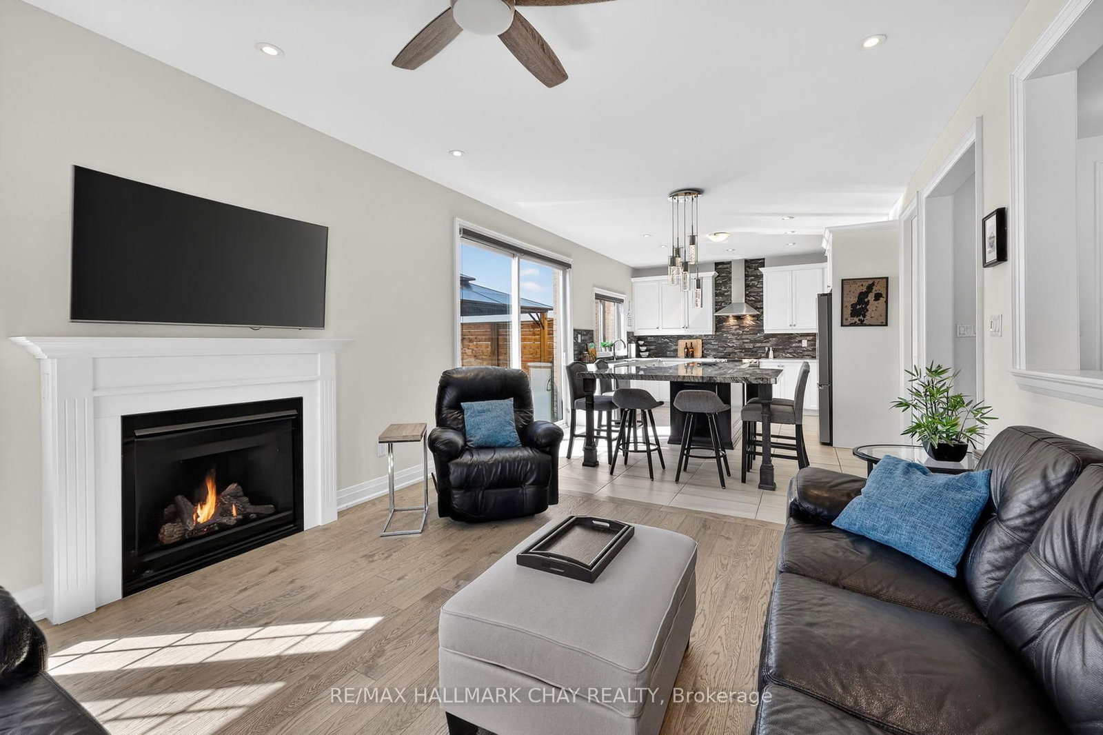 Detached House for sale at 2 Cypress Point Street, Barrie, Ontario, L4N 6J9 - Holly - MLS: S12992724