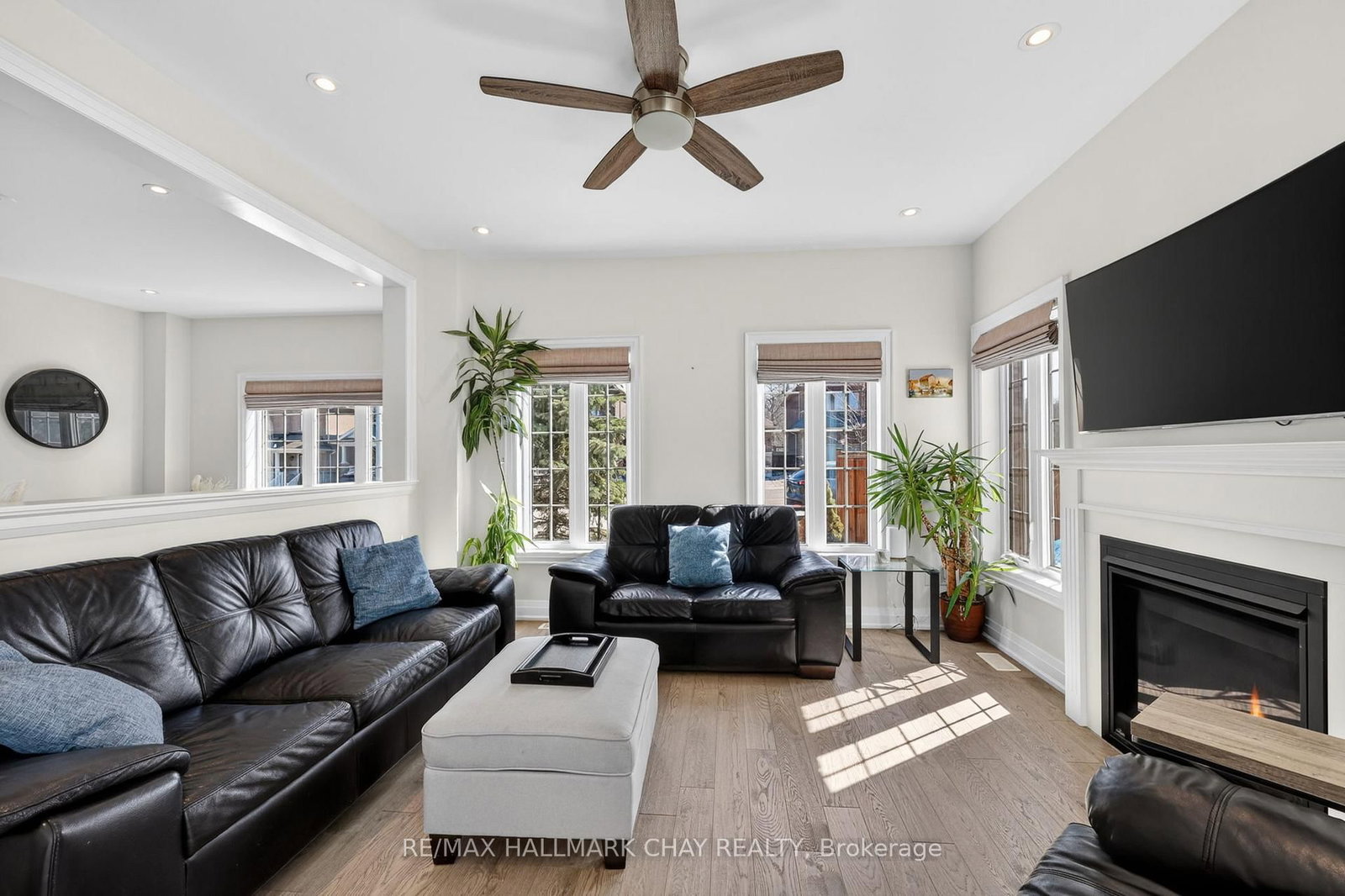 Detached House for sale at 2 Cypress Point Street, Barrie, Ontario, L4N 6J9 - Holly - MLS: S12992724