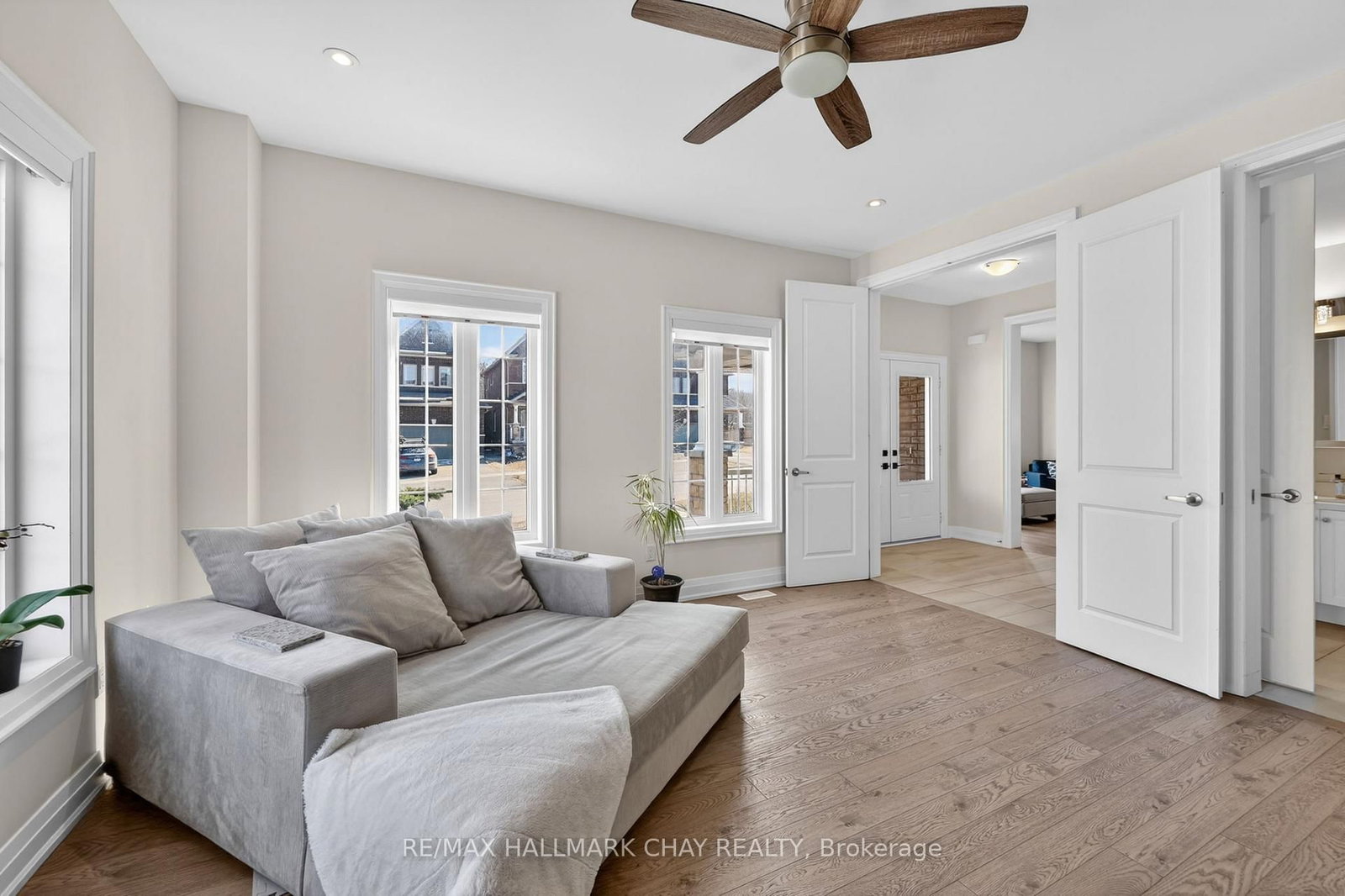 Detached House for sale at 2 Cypress Point Street, Barrie, Ontario, L4N 6J9 - Holly - MLS: S12992724