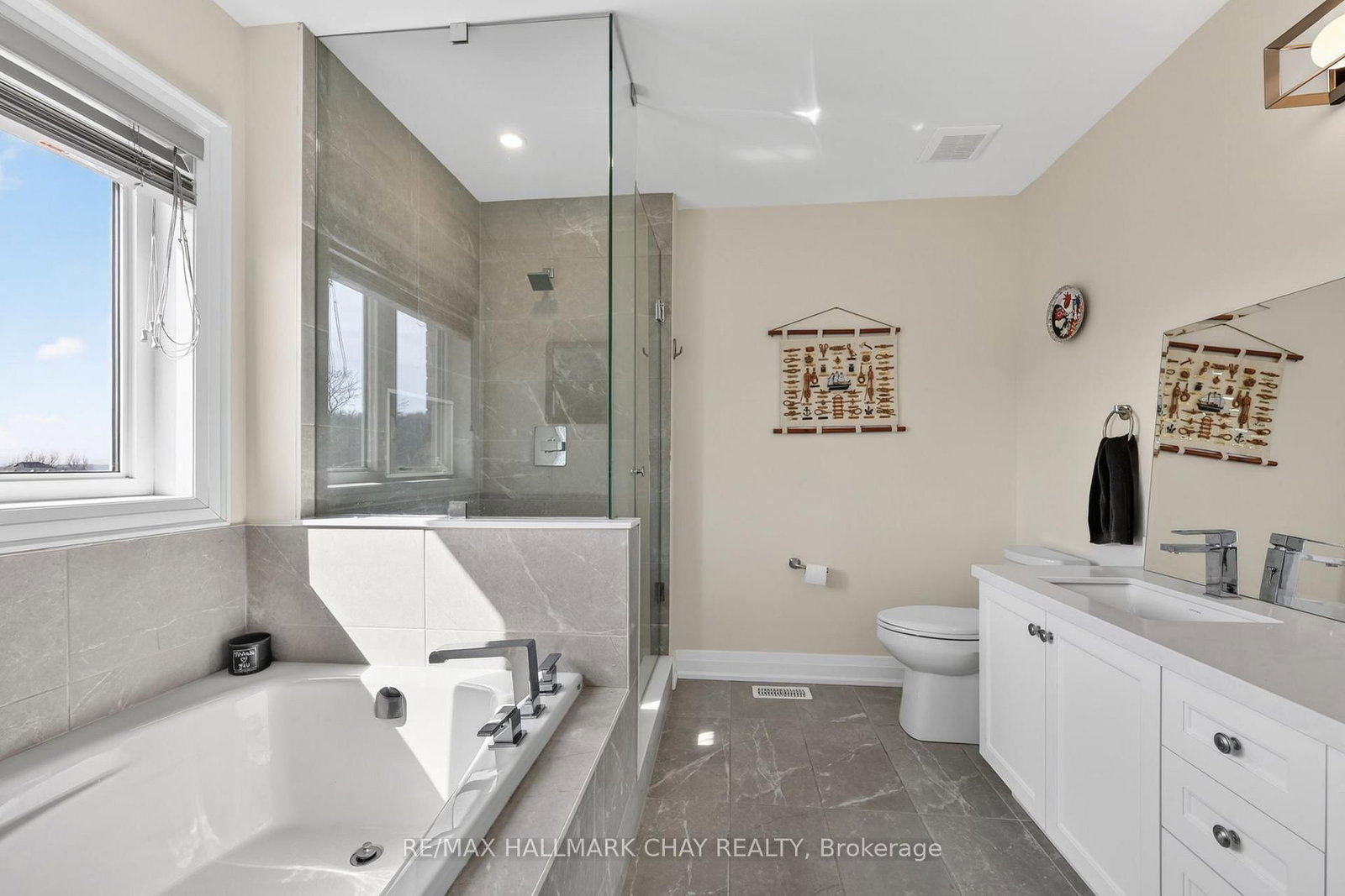 Detached House for sale at 2 Cypress Point Street, Barrie, Ontario, L4N 6J9 - Holly - MLS: S12992724