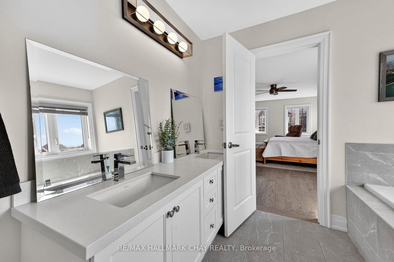 Detached House for sale at 2 Cypress Point Street, Barrie, Ontario, L4N 6J9 - Holly - MLS: S12992724