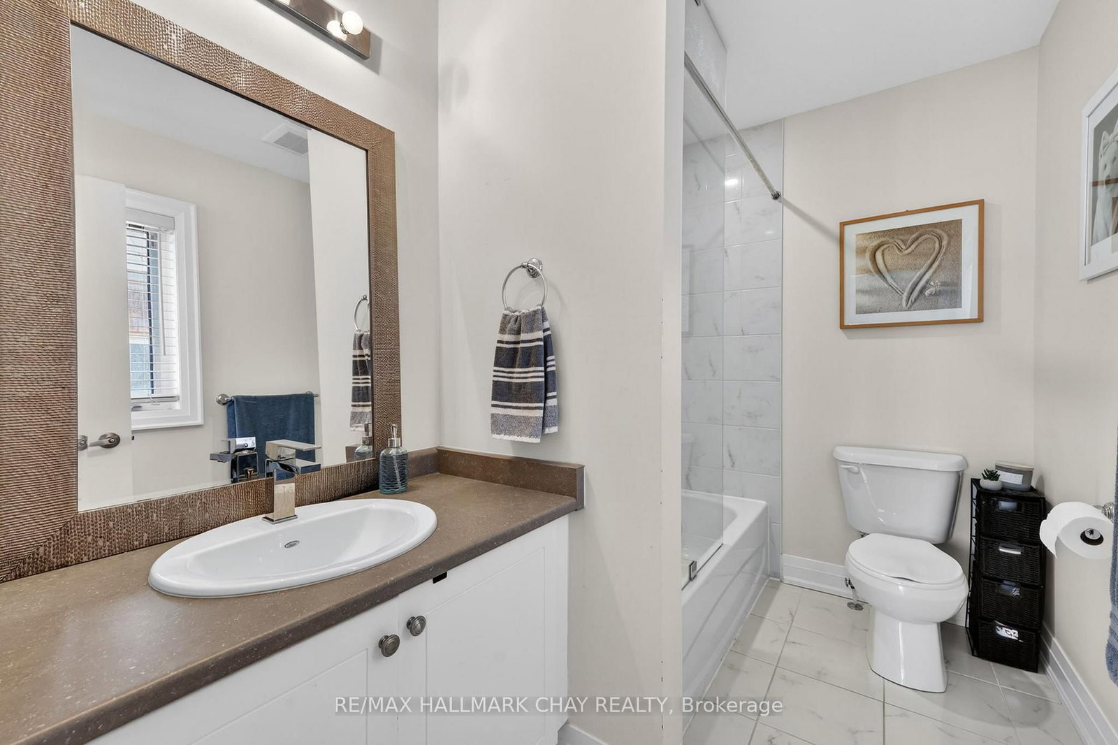 Detached House for sale at 2 Cypress Point Street, Barrie, Ontario, L4N 6J9 - Holly - MLS: S12992724