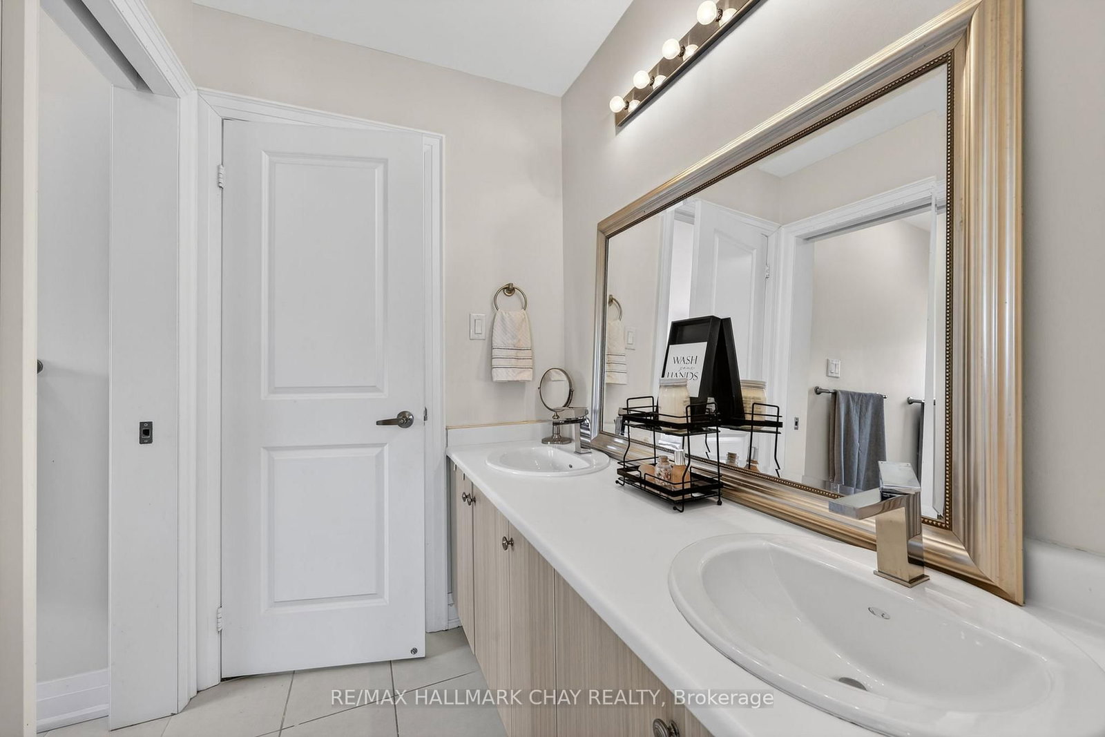 Detached House for sale at 2 Cypress Point Street, Barrie, Ontario, L4N 6J9 - Holly - MLS: S12992724