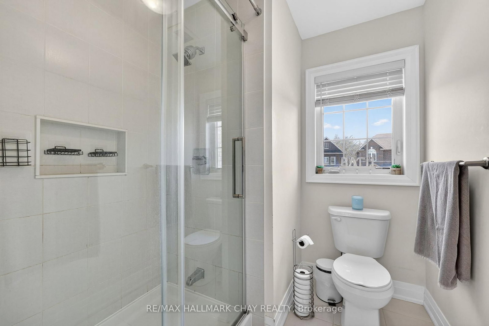 Detached House for sale at 2 Cypress Point Street, Barrie, Ontario, L4N 6J9 - Holly - MLS: S12992724