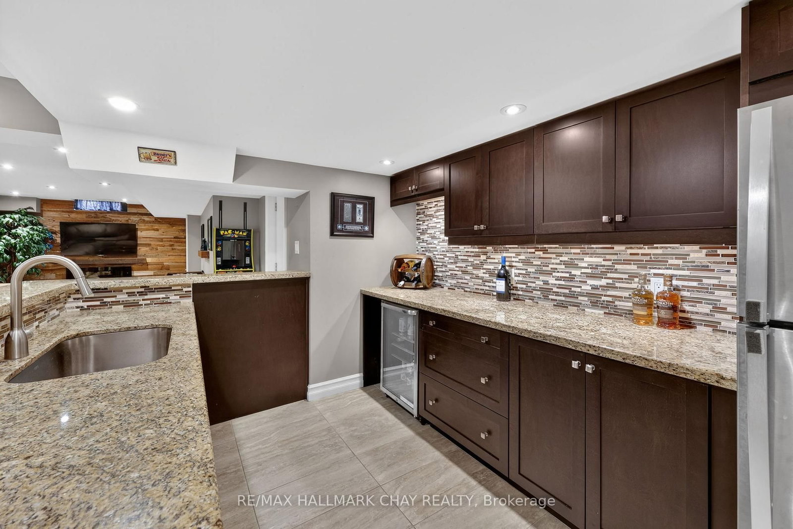 Detached House for sale at 2 Cypress Point Street, Barrie, Ontario, L4N 6J9 - Holly - MLS: S12992724