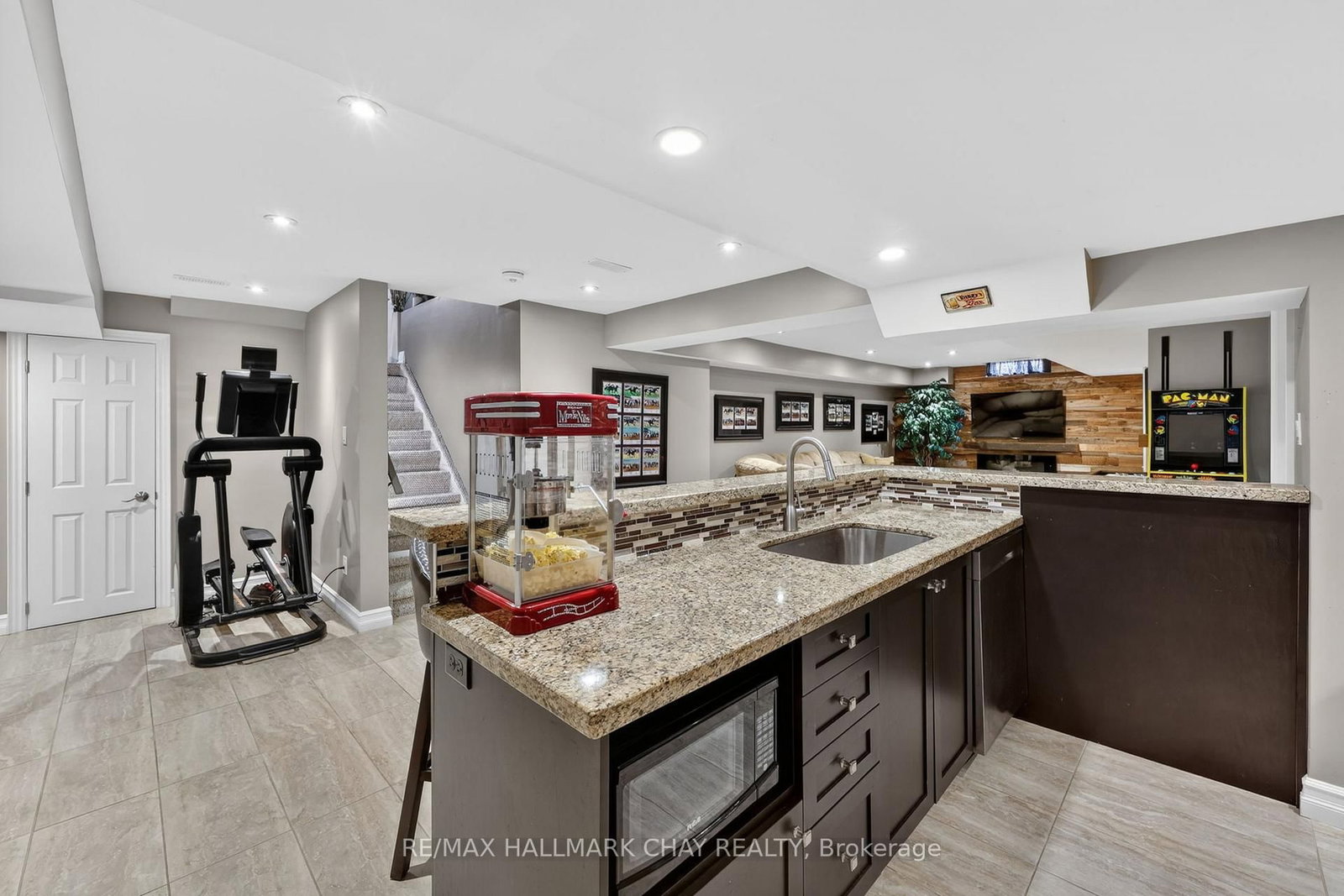 Detached House for sale at 2 Cypress Point Street, Barrie, Ontario, L4N 6J9 - Holly - MLS: S12992724