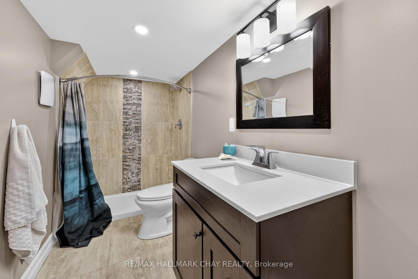 Detached House for sale at 2 Cypress Point Street, Barrie, Ontario, L4N 6J9 - Holly - MLS: S12992724