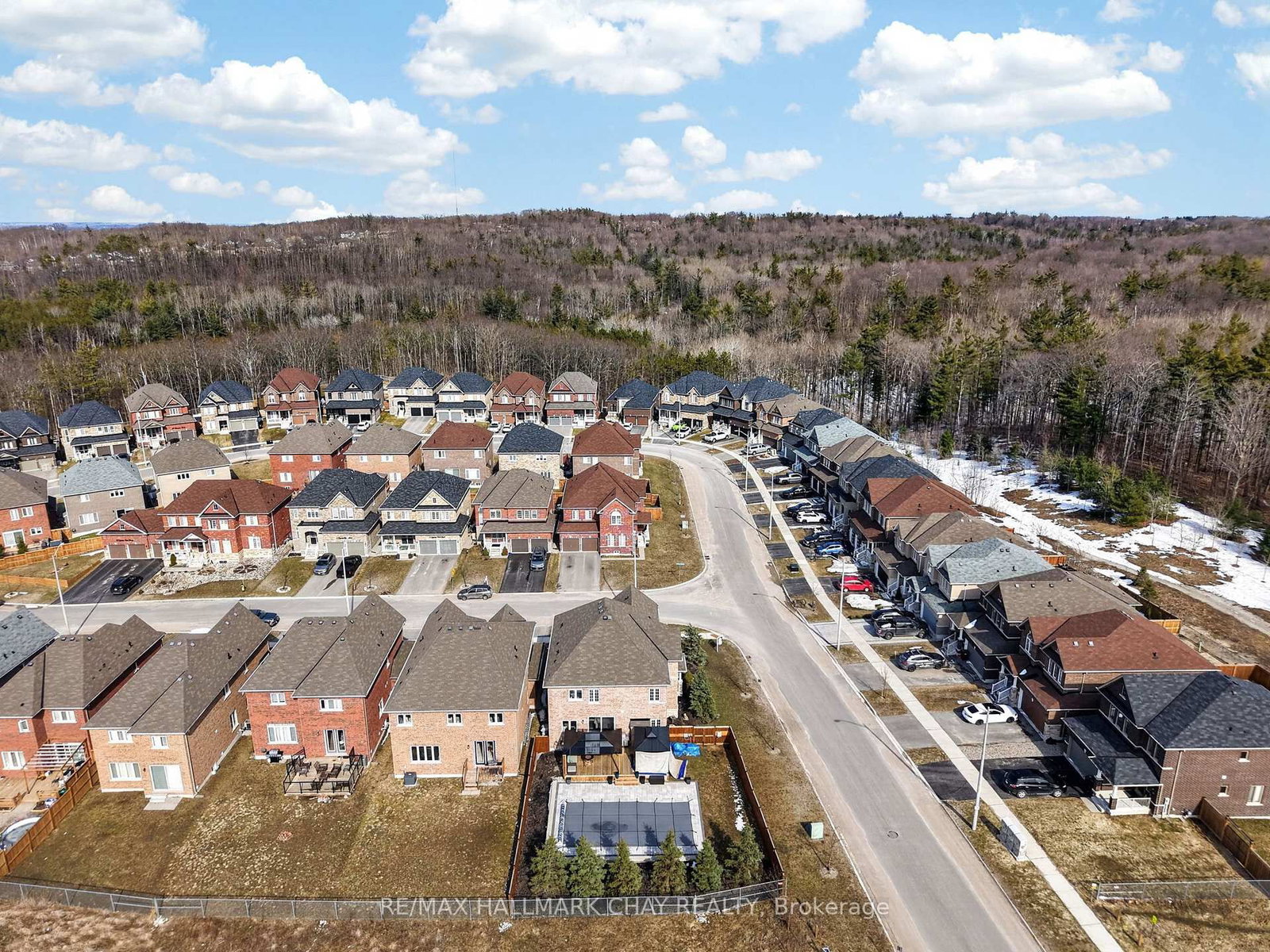 Detached House for sale at 2 Cypress Point Street, Barrie, Ontario, L4N 6J9 - Holly - MLS: S12992724