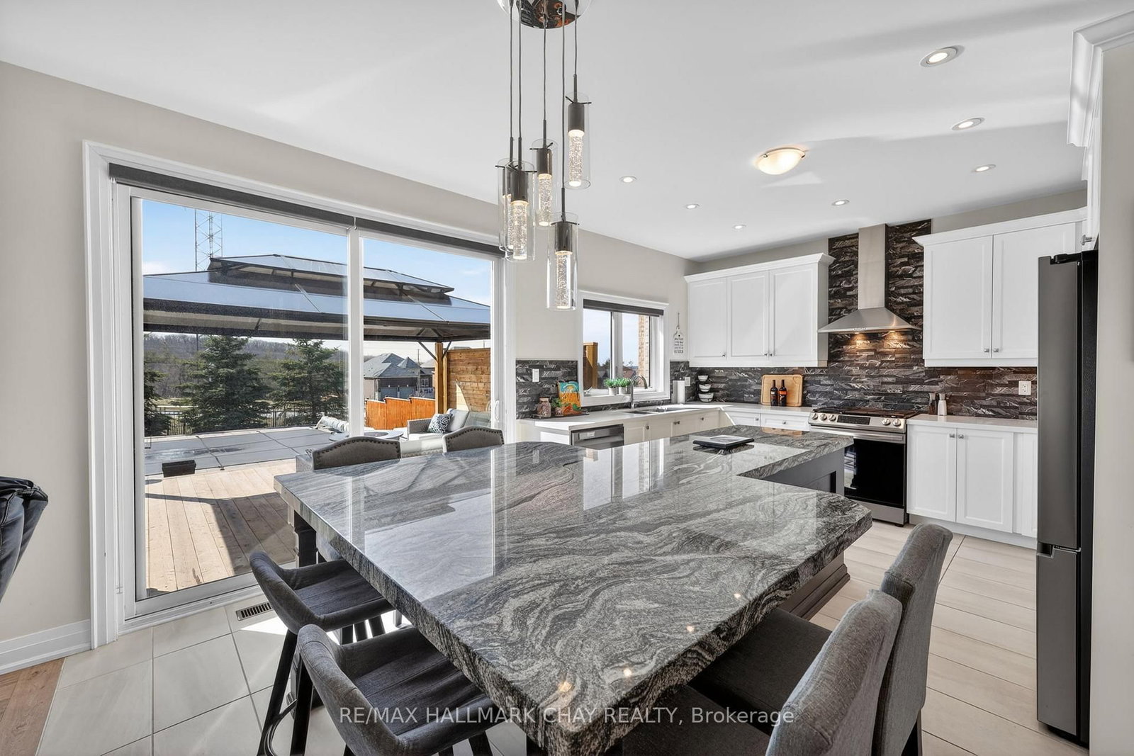 Detached House for sale at 2 Cypress Point Street, Barrie, Ontario, L4N 6J9 - Holly - MLS: S12992724