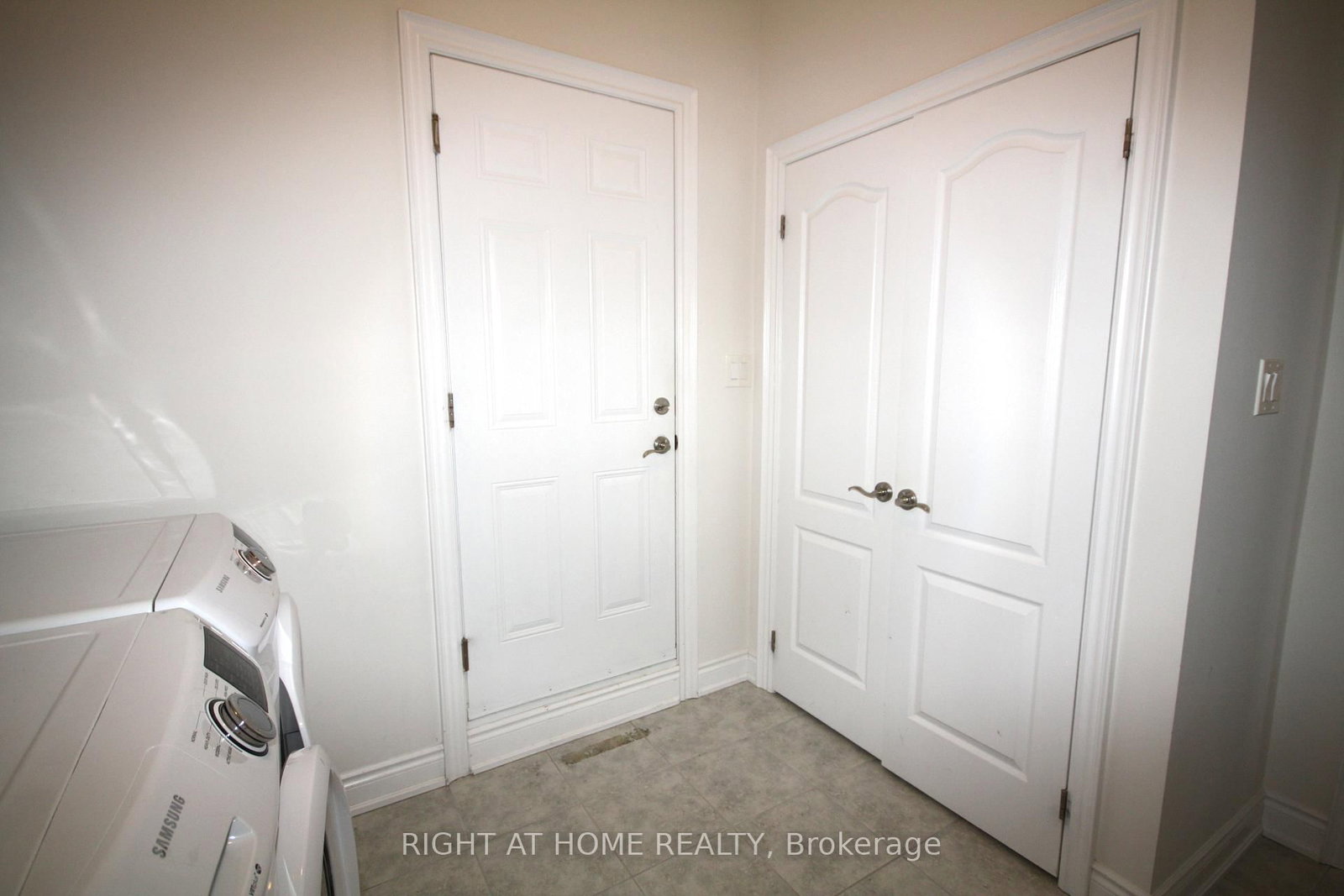 Detached House for sale at 66 White Crescent, Barrie, Ontario, L4N 5Z9 - Holly - MLS: S12993554