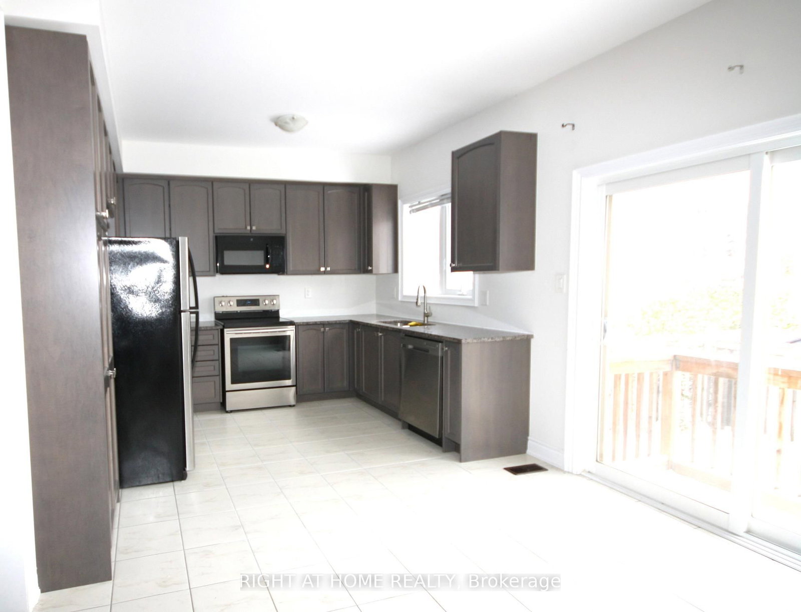 Detached House for sale at 66 White Crescent, Barrie, Ontario, L4N 5Z9 - Holly - MLS: S12993554