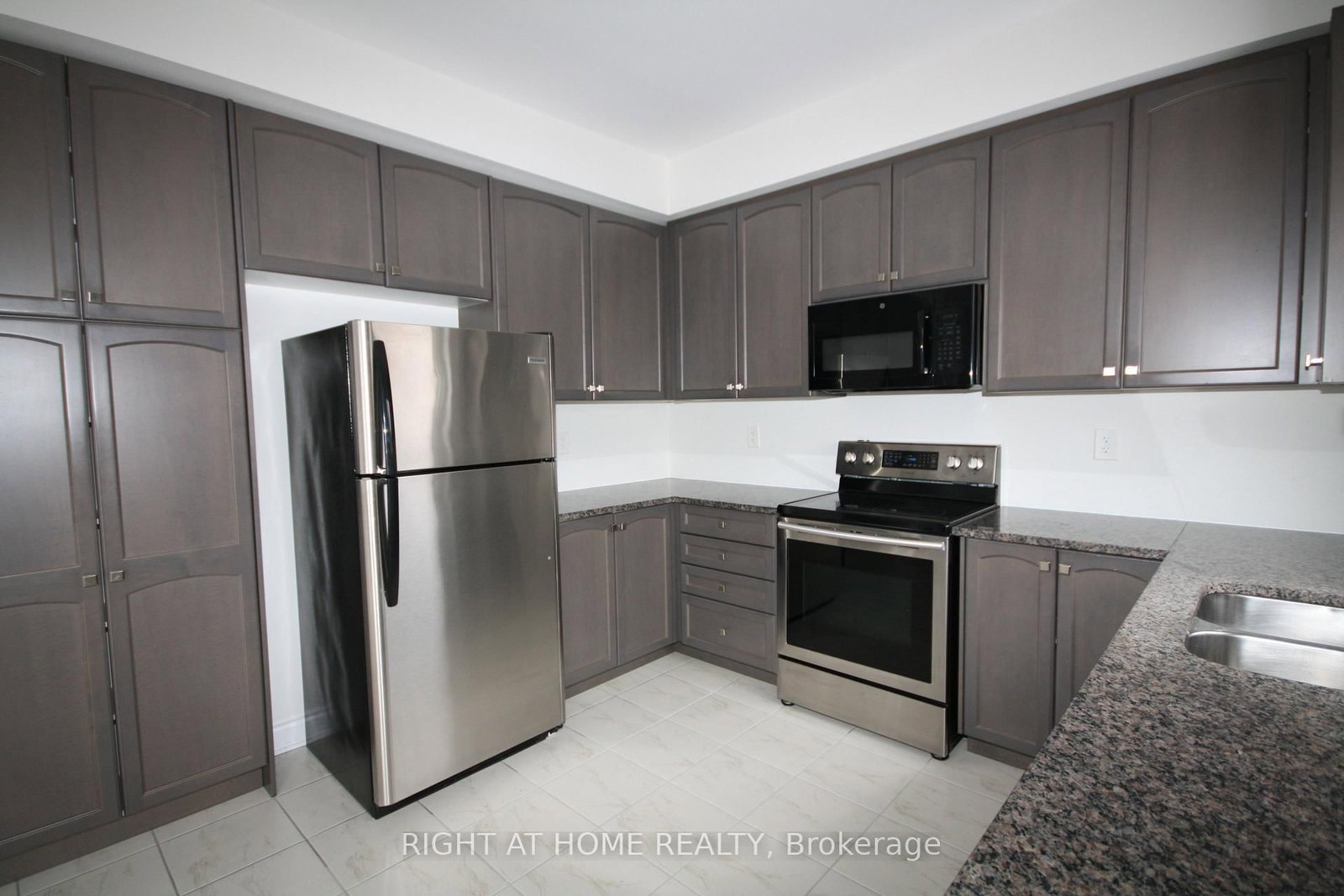 Detached House for sale at 66 White Crescent, Barrie, Ontario, L4N 5Z9 - Holly - MLS: S12993554