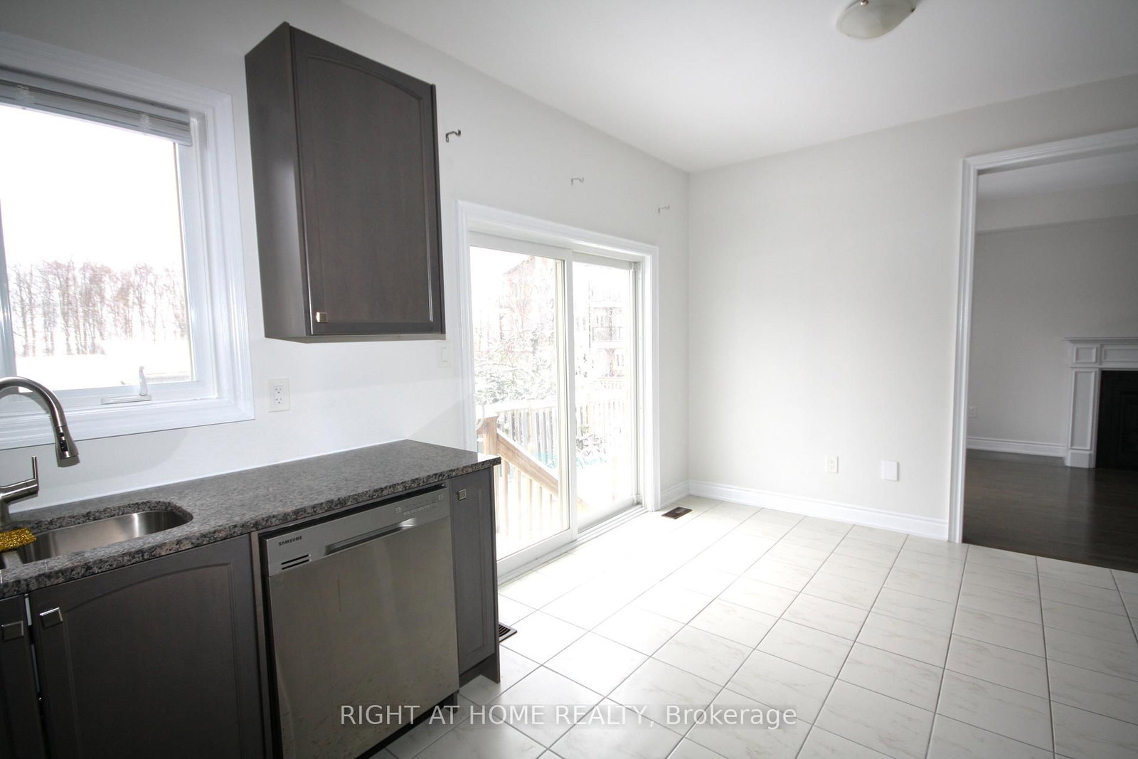 Detached House for sale at 66 White Crescent, Barrie, Ontario, L4N 5Z9 - Holly - MLS: S12993554