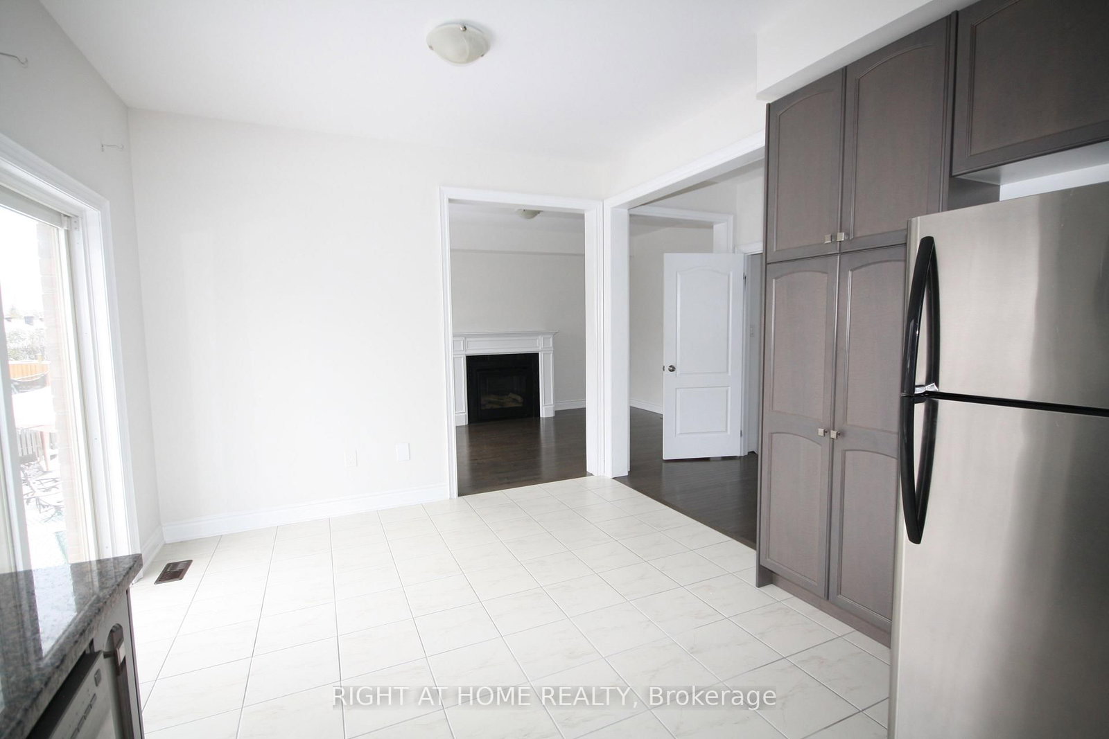 Detached House for sale at 66 White Crescent, Barrie, Ontario, L4N 5Z9 - Holly - MLS: S12993554