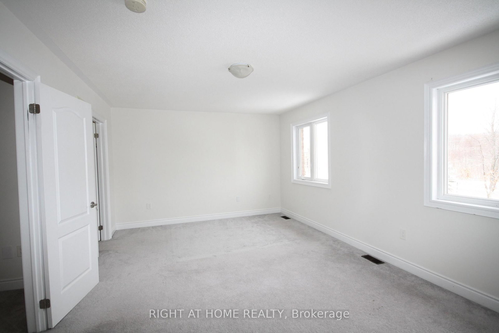 Detached House for sale at 66 White Crescent, Barrie, Ontario, L4N 5Z9 - Holly - MLS: S12993554