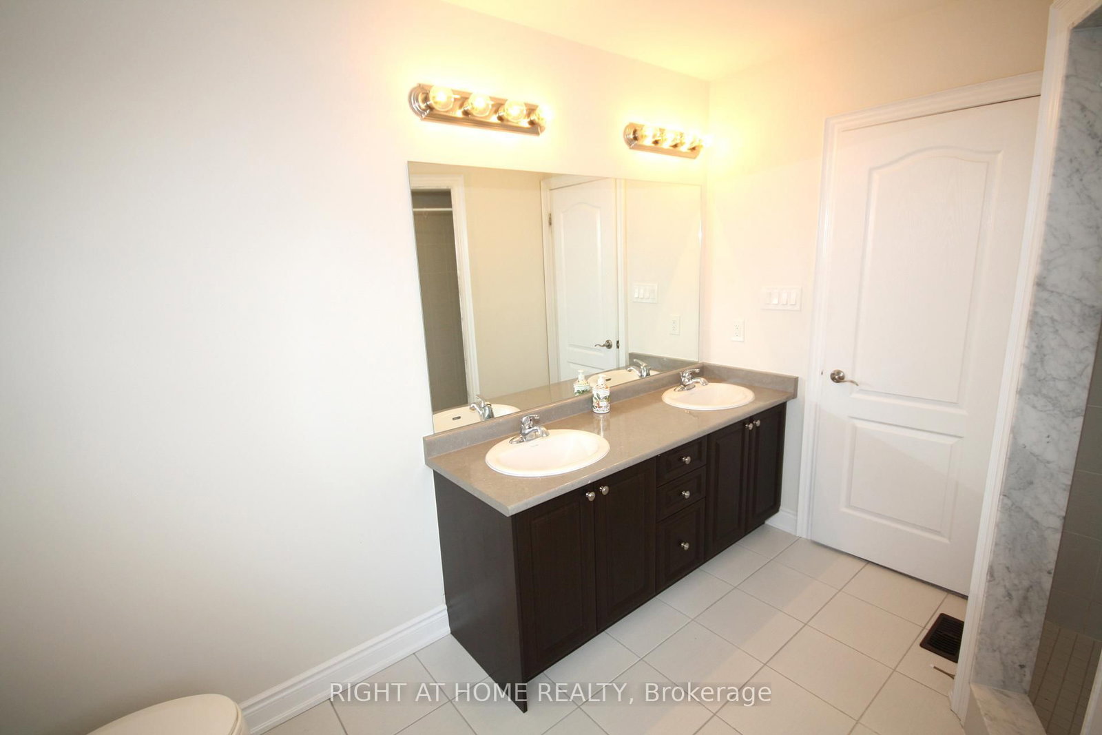 Detached House for sale at 66 White Crescent, Barrie, Ontario, L4N 5Z9 - Holly - MLS: S12993554