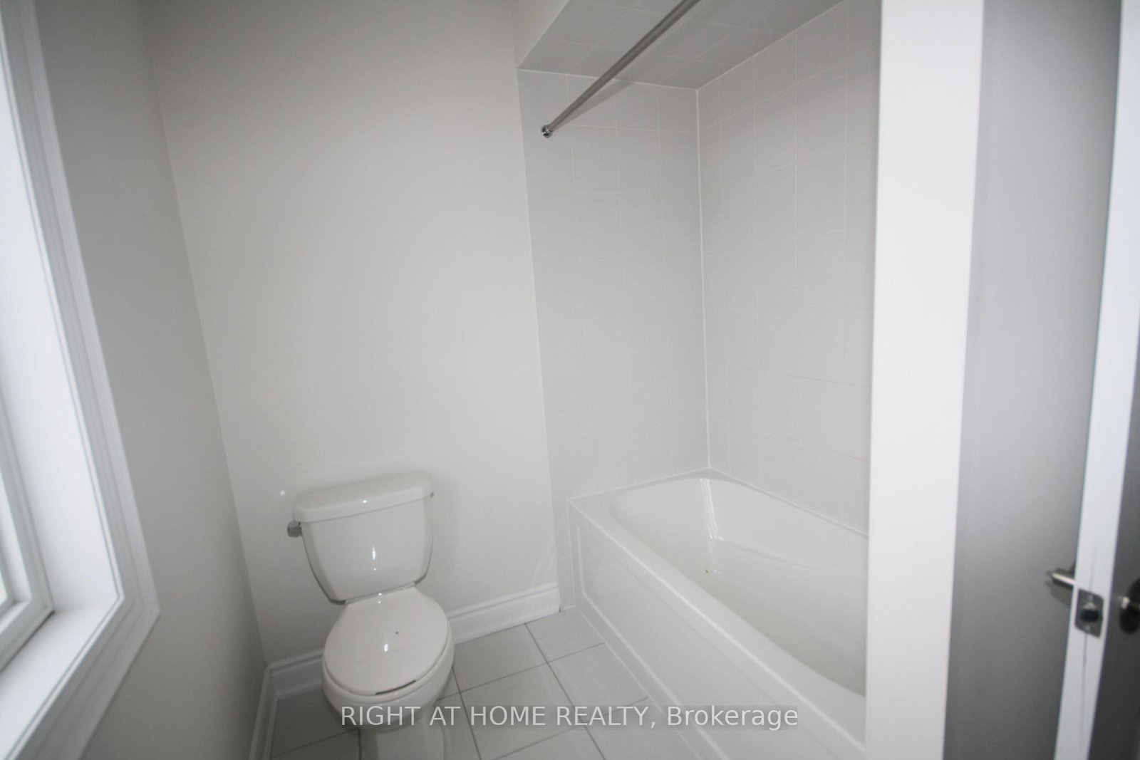 Detached House for sale at 66 White Crescent, Barrie, Ontario, L4N 5Z9 - Holly - MLS: S12993554