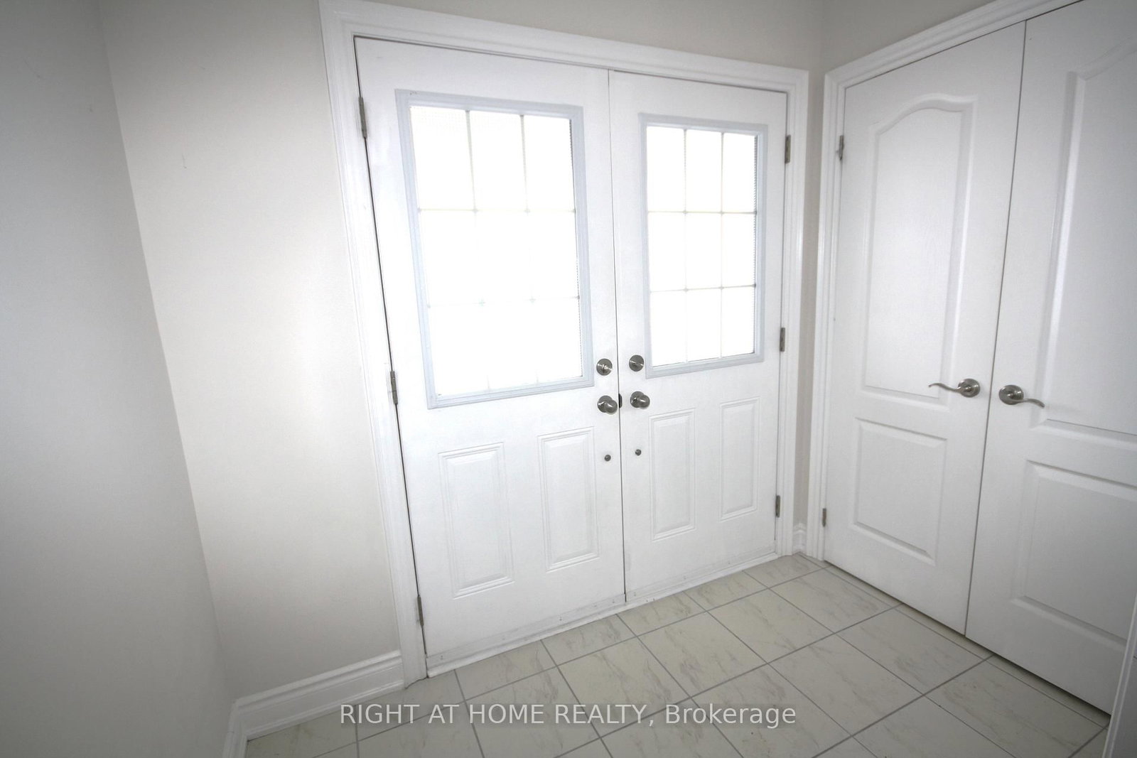 Detached House for sale at 66 White Crescent, Barrie, Ontario, L4N 5Z9 - Holly - MLS: S12993554