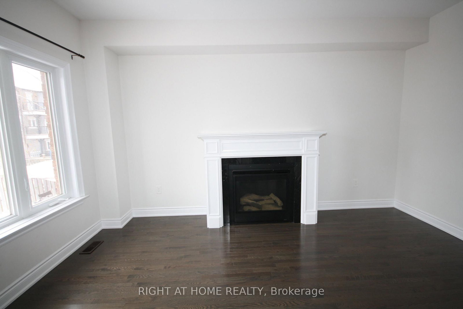 Detached House for sale at 66 White Crescent, Barrie, Ontario, L4N 5Z9 - Holly - MLS: S12993554