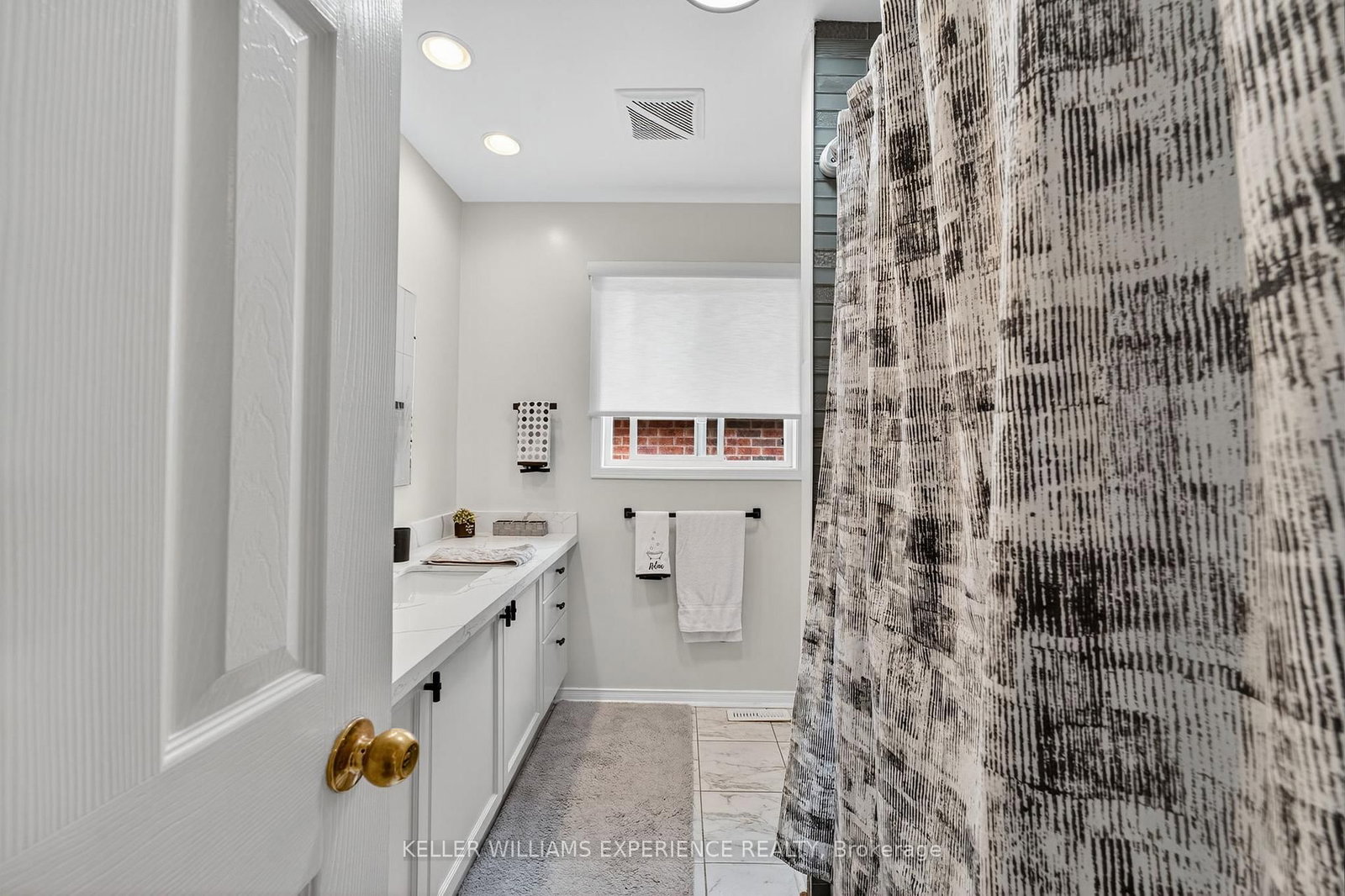 Detached House for sale at 124 Tunbridge Road, Barrie, Ontario, L4M 6T1 - Georgian Drive - MLS: S12993712